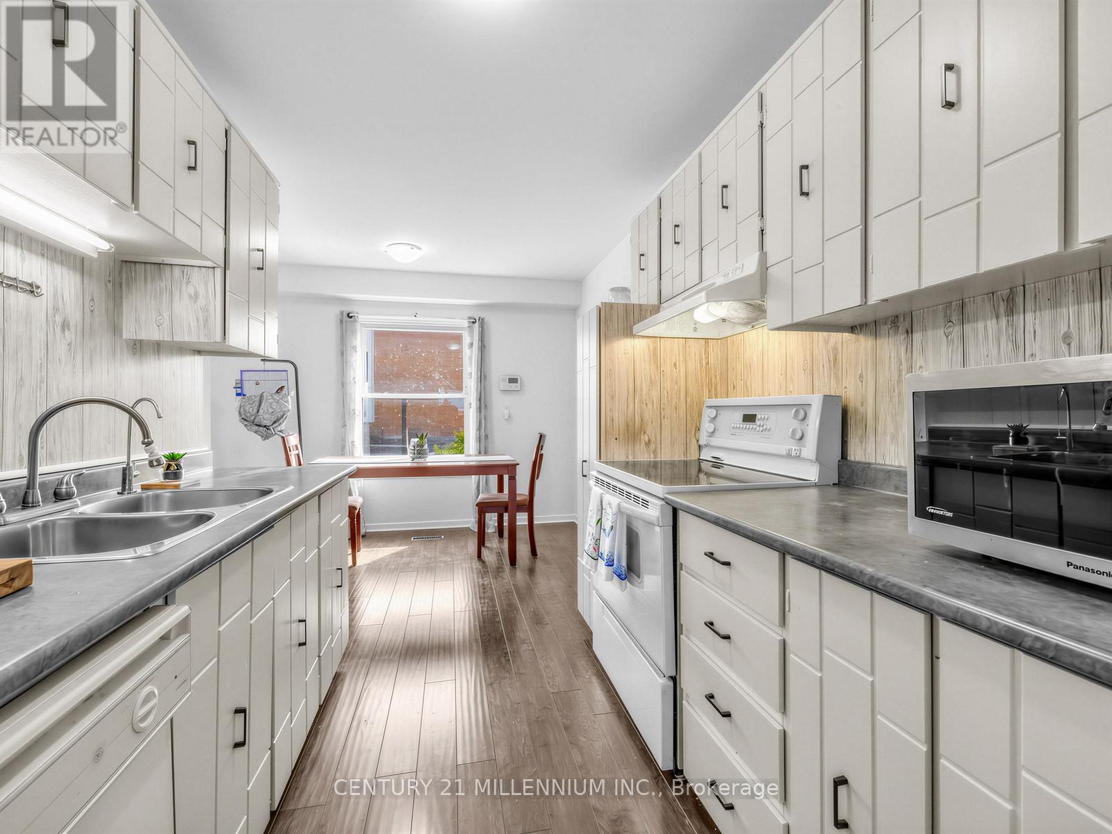 52 - 1020 Central Park Drive W Property Photo 7