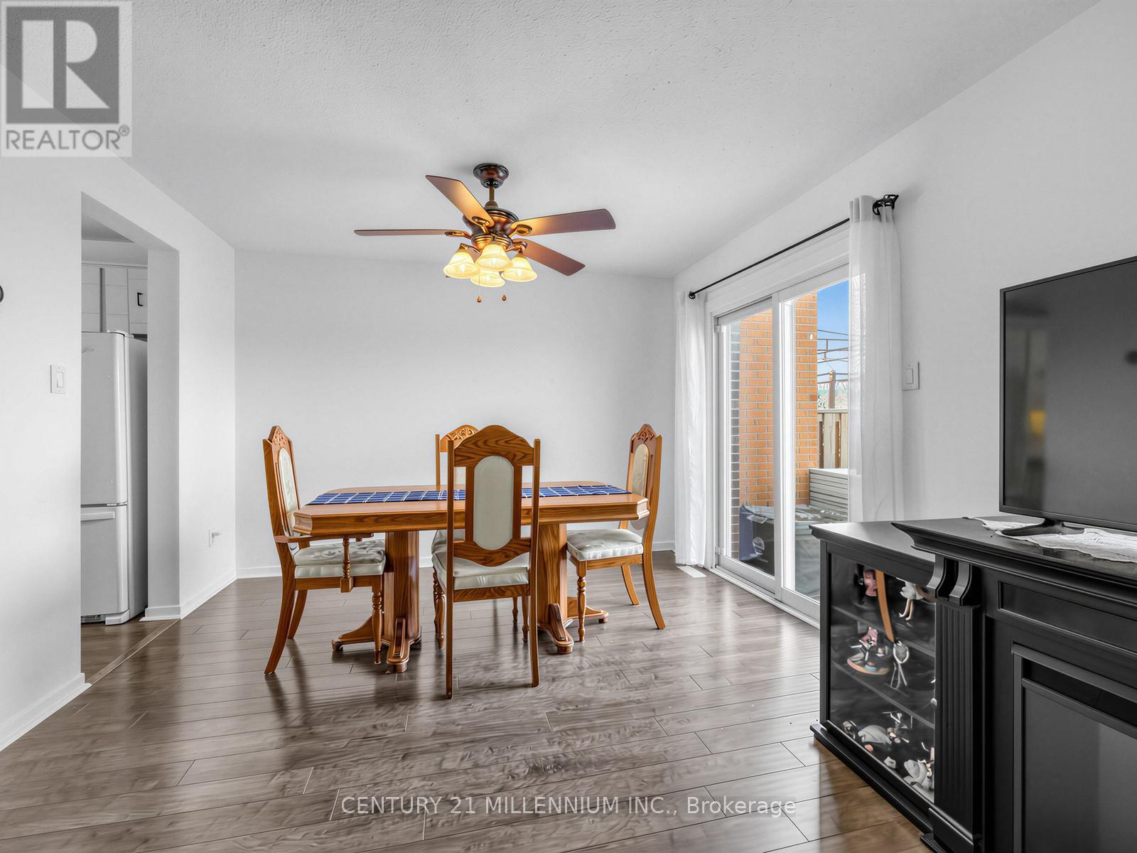 52 - 1020 Central Park Drive W Property Photo 8