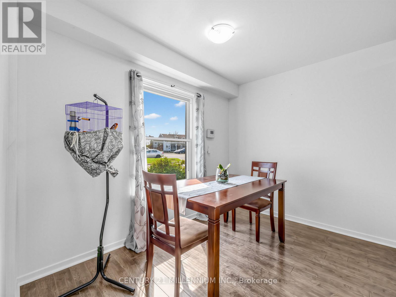 52 - 1020 Central Park Drive W Property Photo 11
