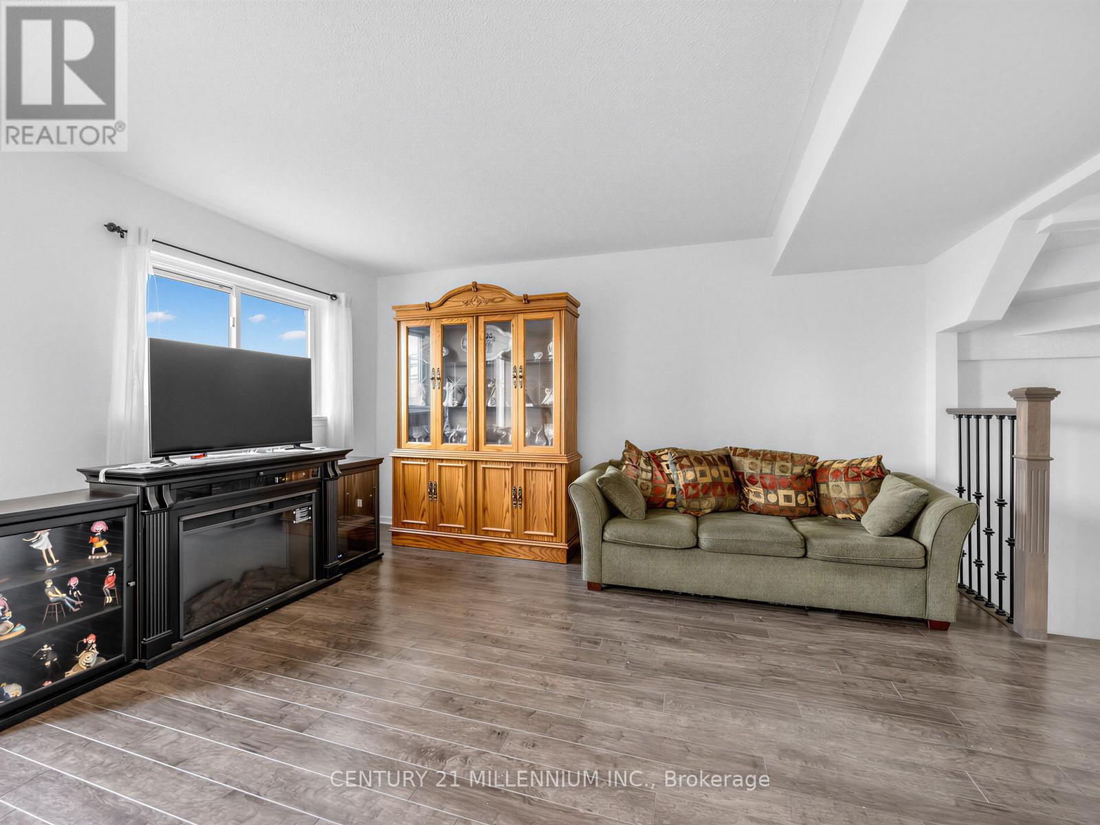 52 - 1020 Central Park Drive W Property Photo 14