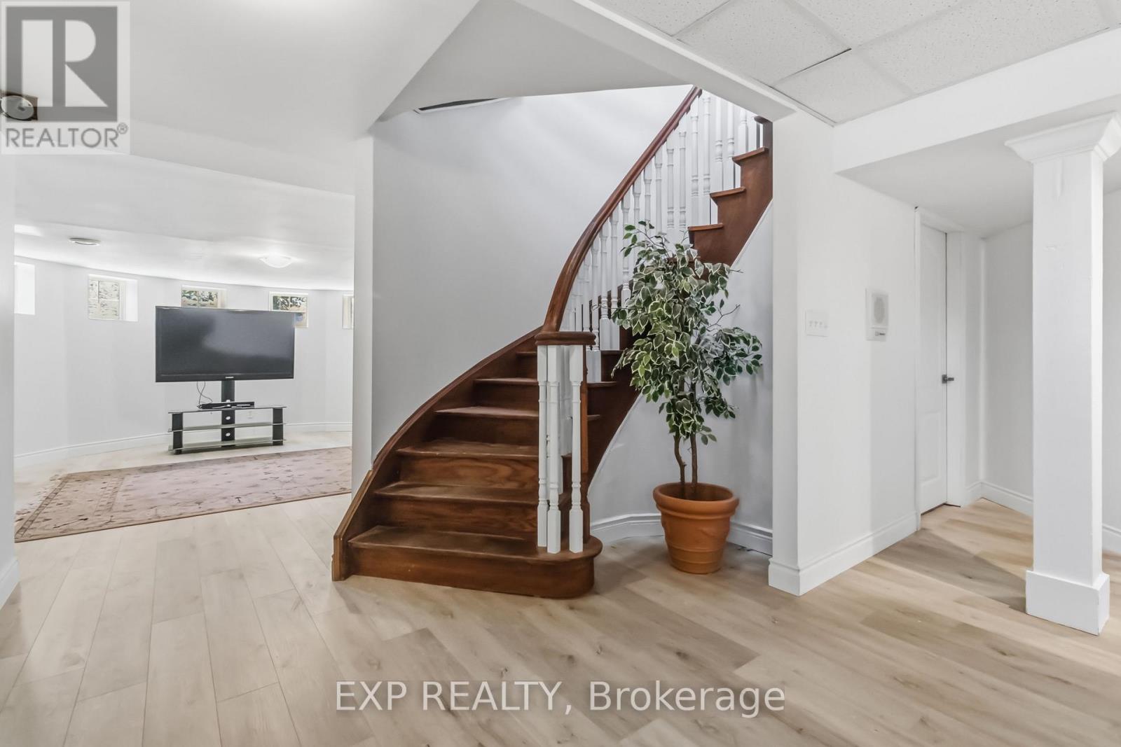 1401 Tamworth Court Property Photo 2