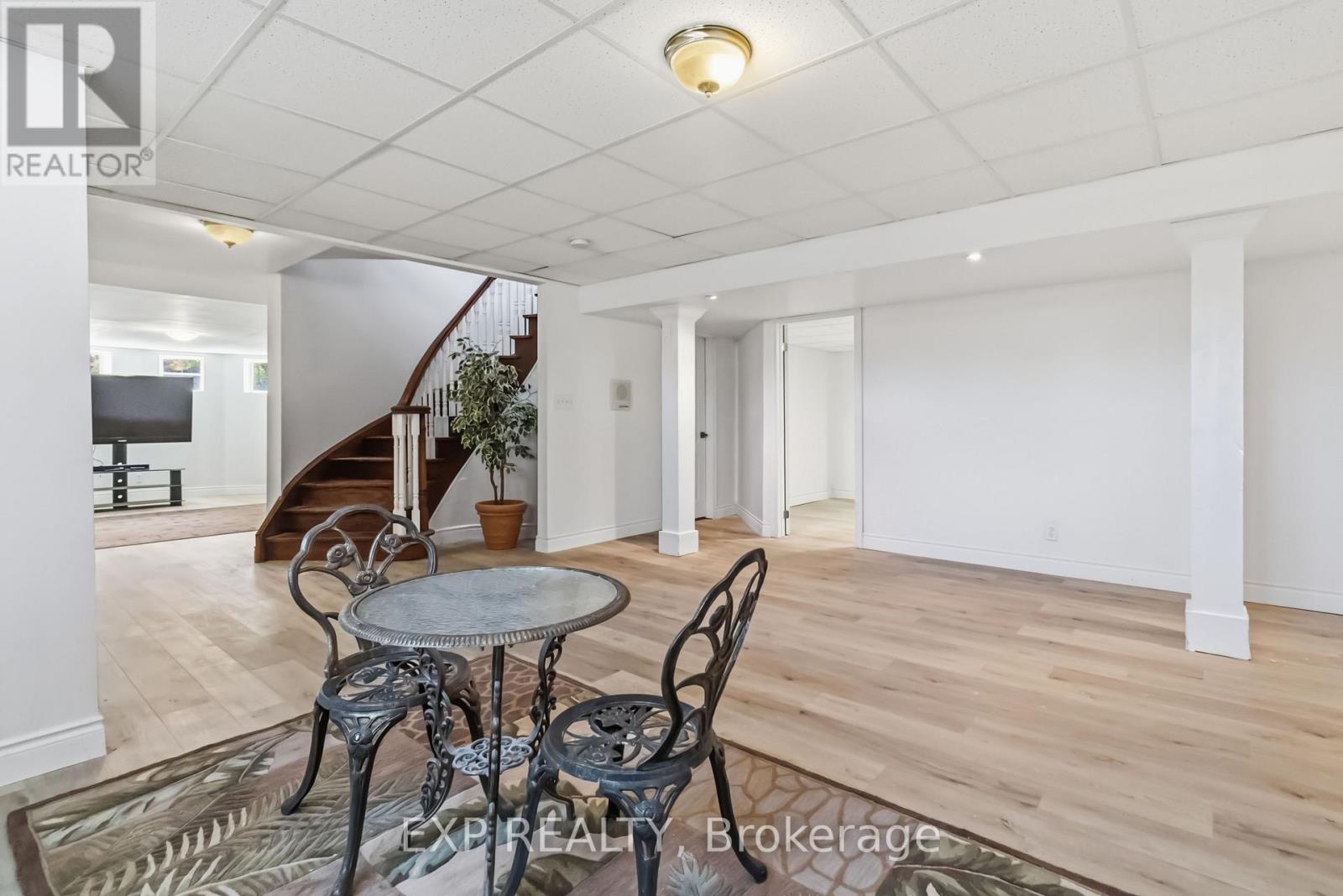1401 Tamworth Court Property Photo 11
