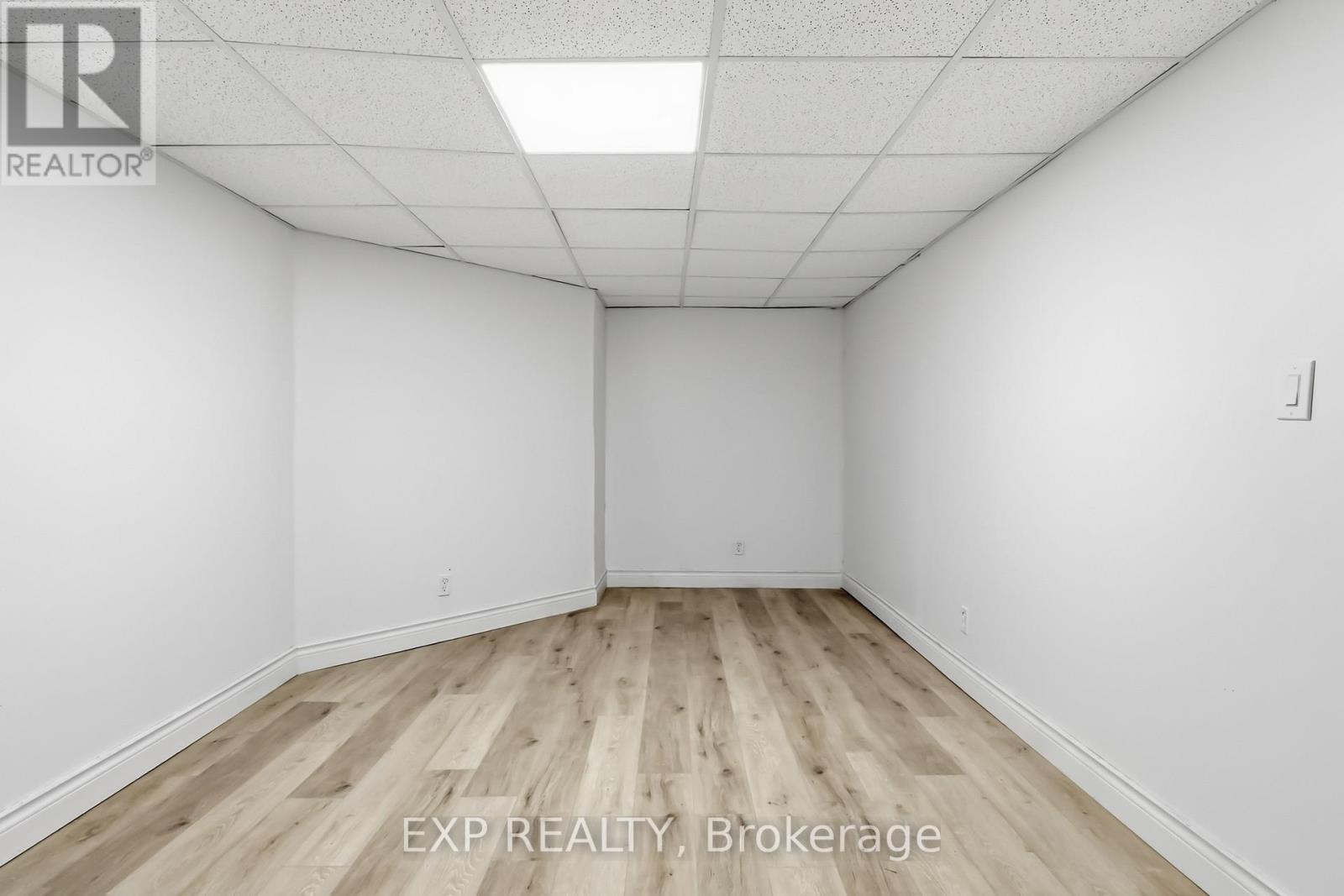 1401 Tamworth Court Property Photo 12