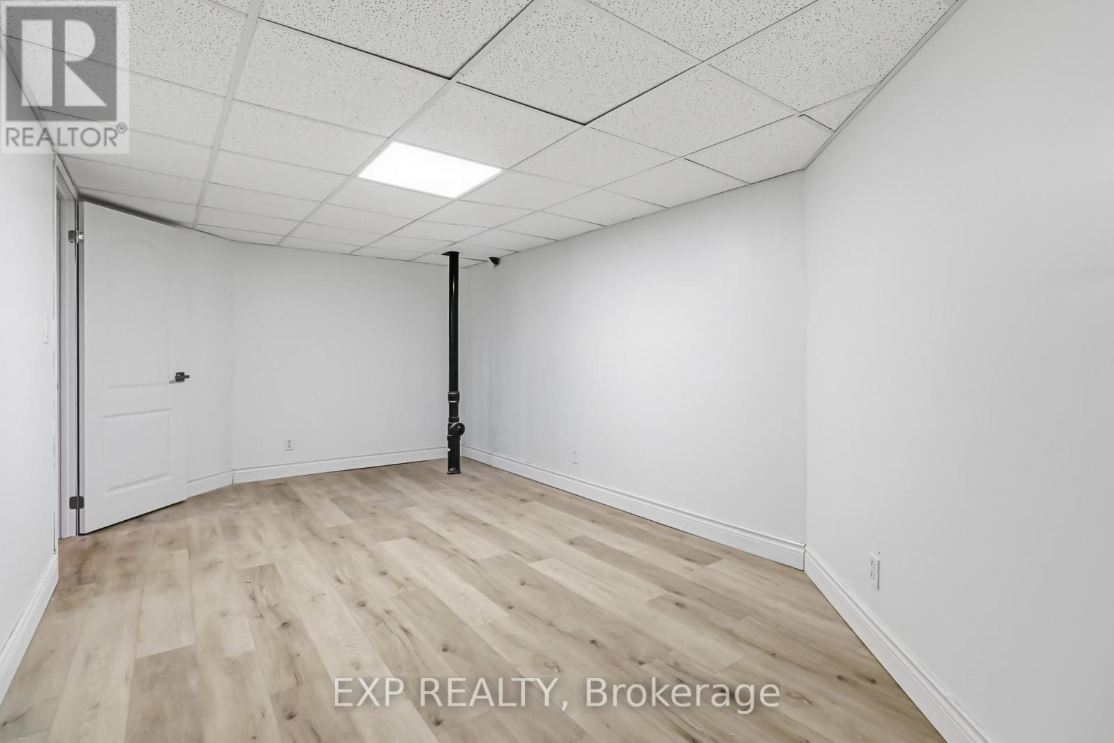 1401 Tamworth Court Property Photo 14