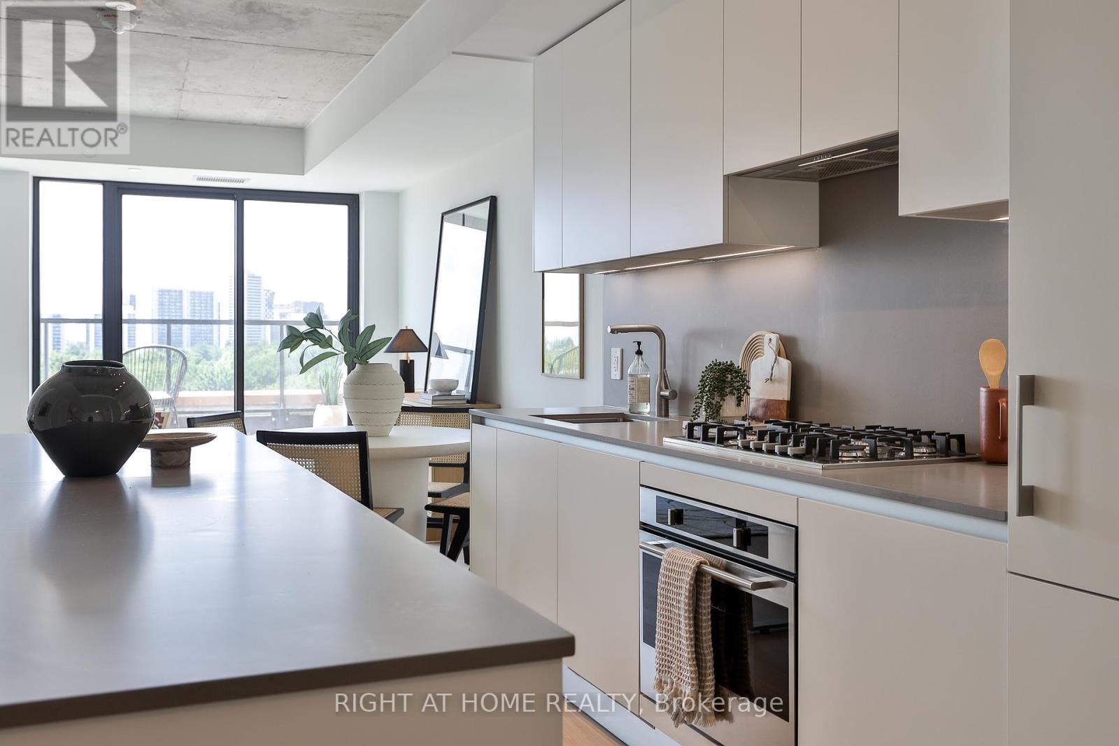 604 - 2720 Dundas Street W Property Photo 6