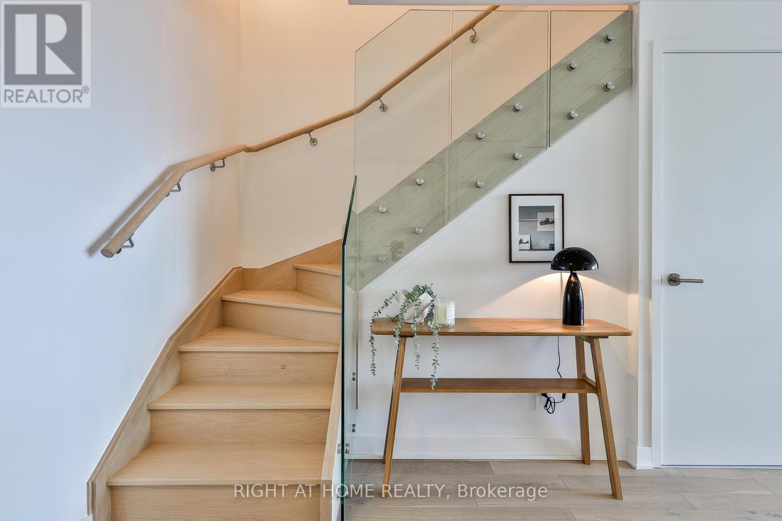 604 - 2720 Dundas Street W Property Photo 10