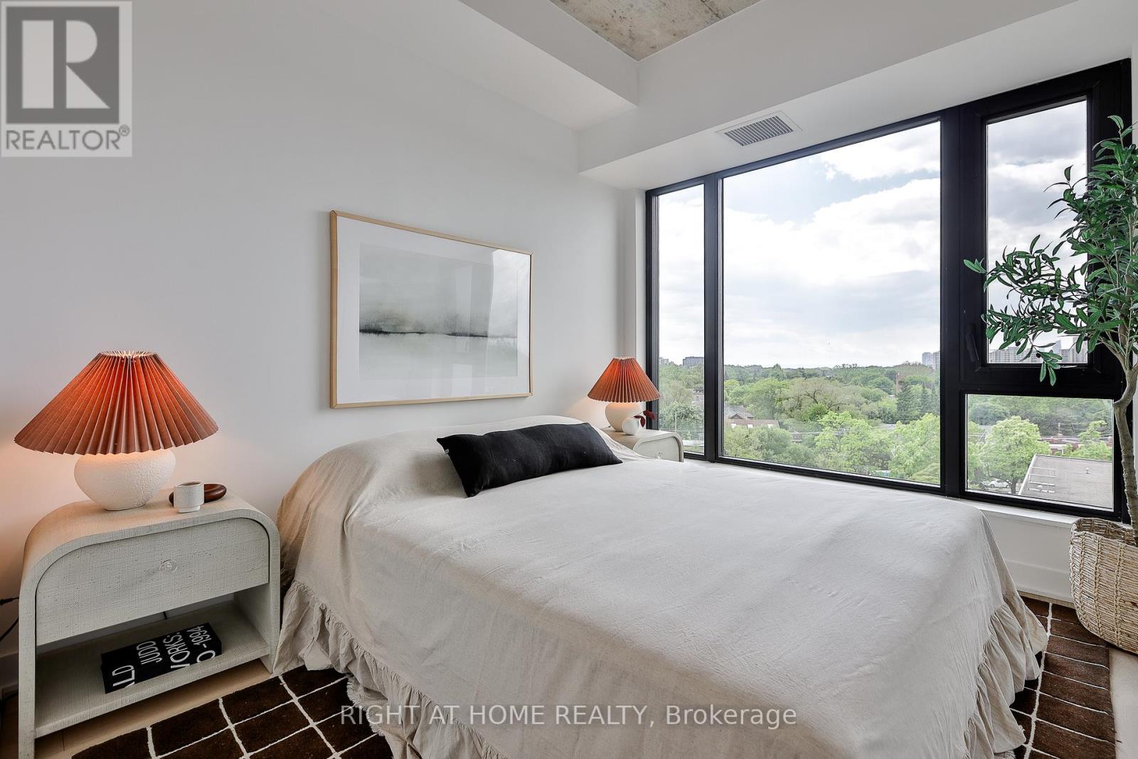 604 - 2720 Dundas Street W Property Photo 12