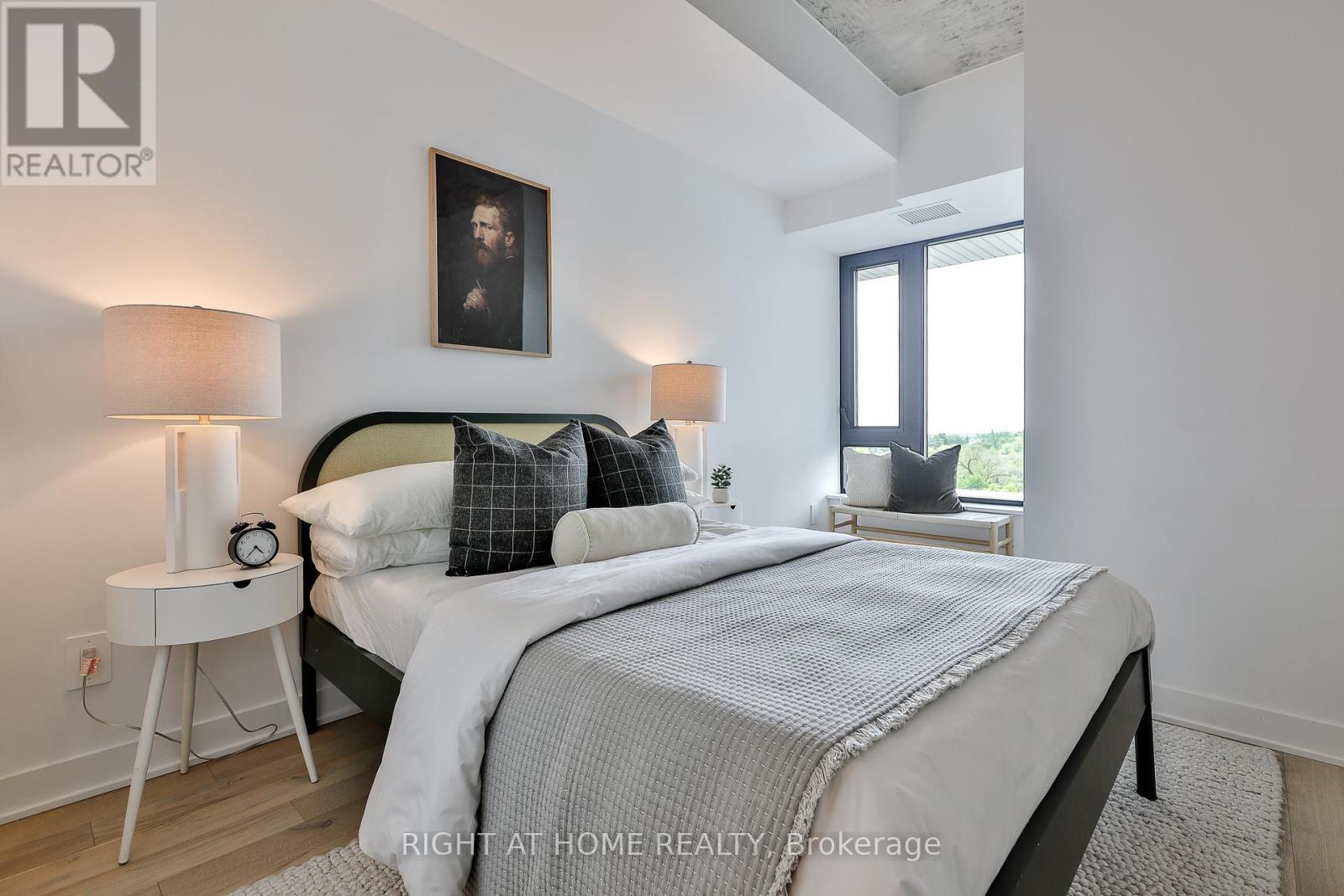 604 - 2720 Dundas Street W Property Photo 15