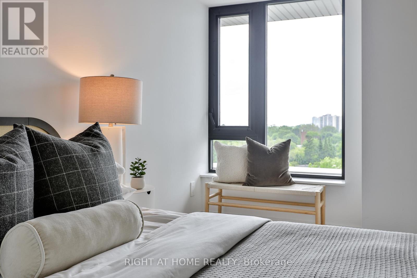 604 - 2720 Dundas Street W Property Photo 16