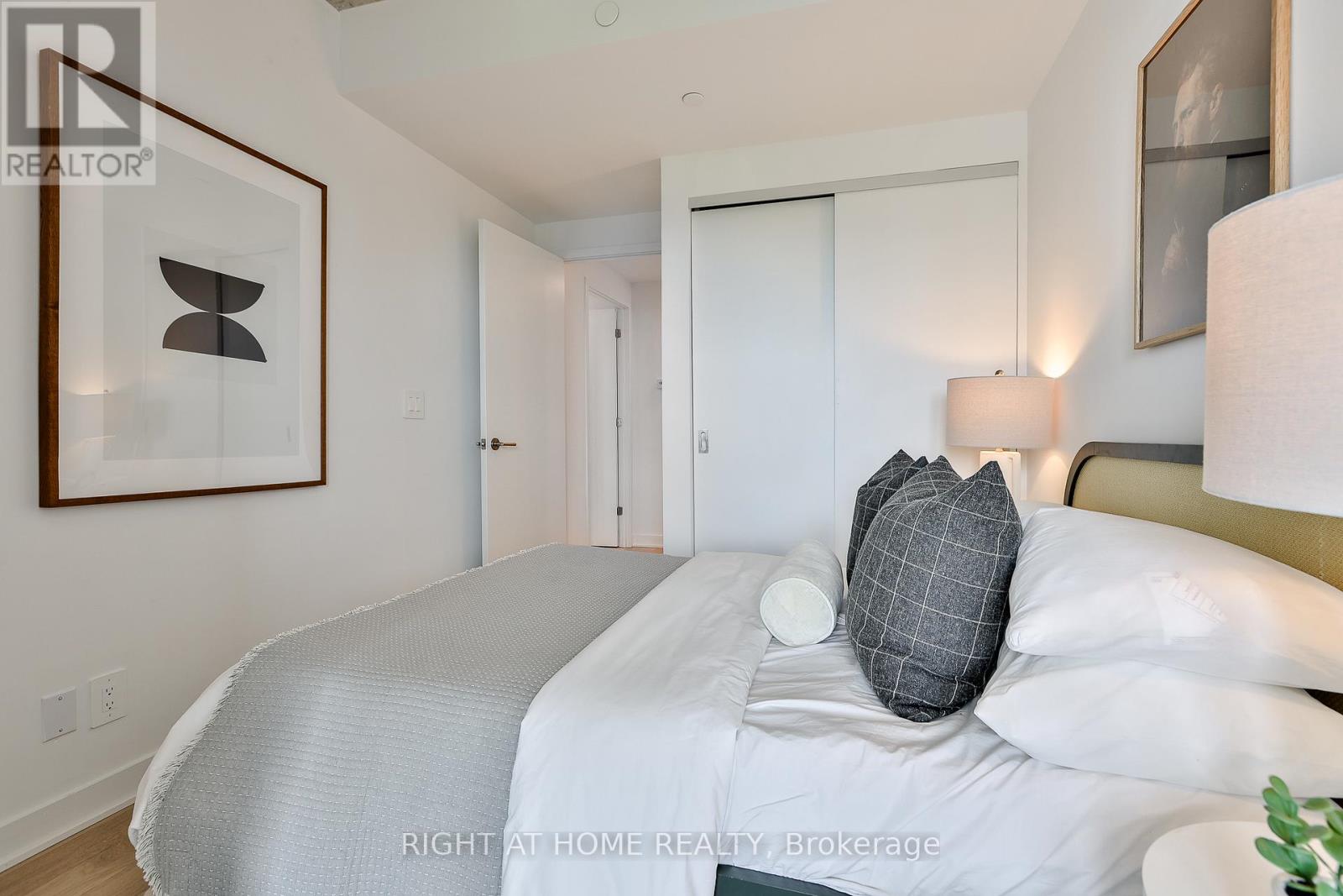 604 - 2720 Dundas Street W Property Photo 17