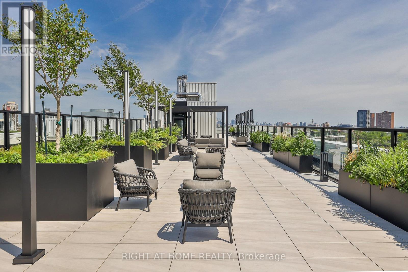 604 - 2720 Dundas Street W Property Photo 19