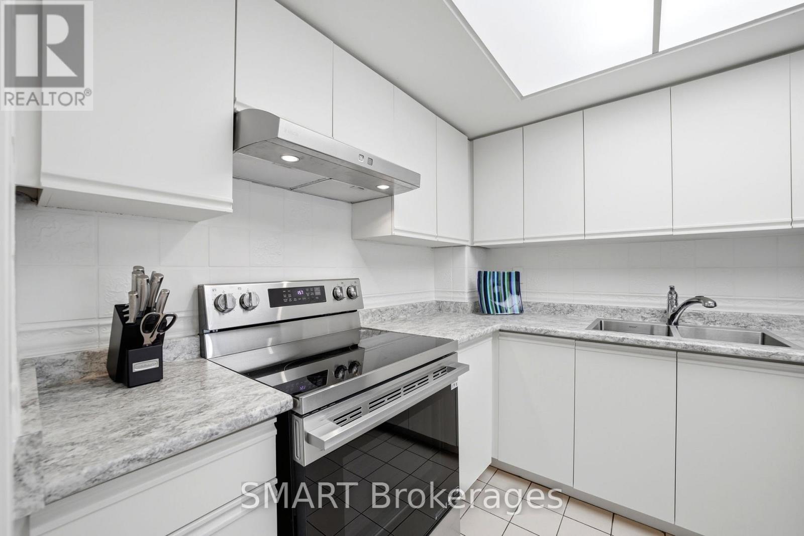 203 - 1111 Bough Beeches Boulevard Property Photo 12
