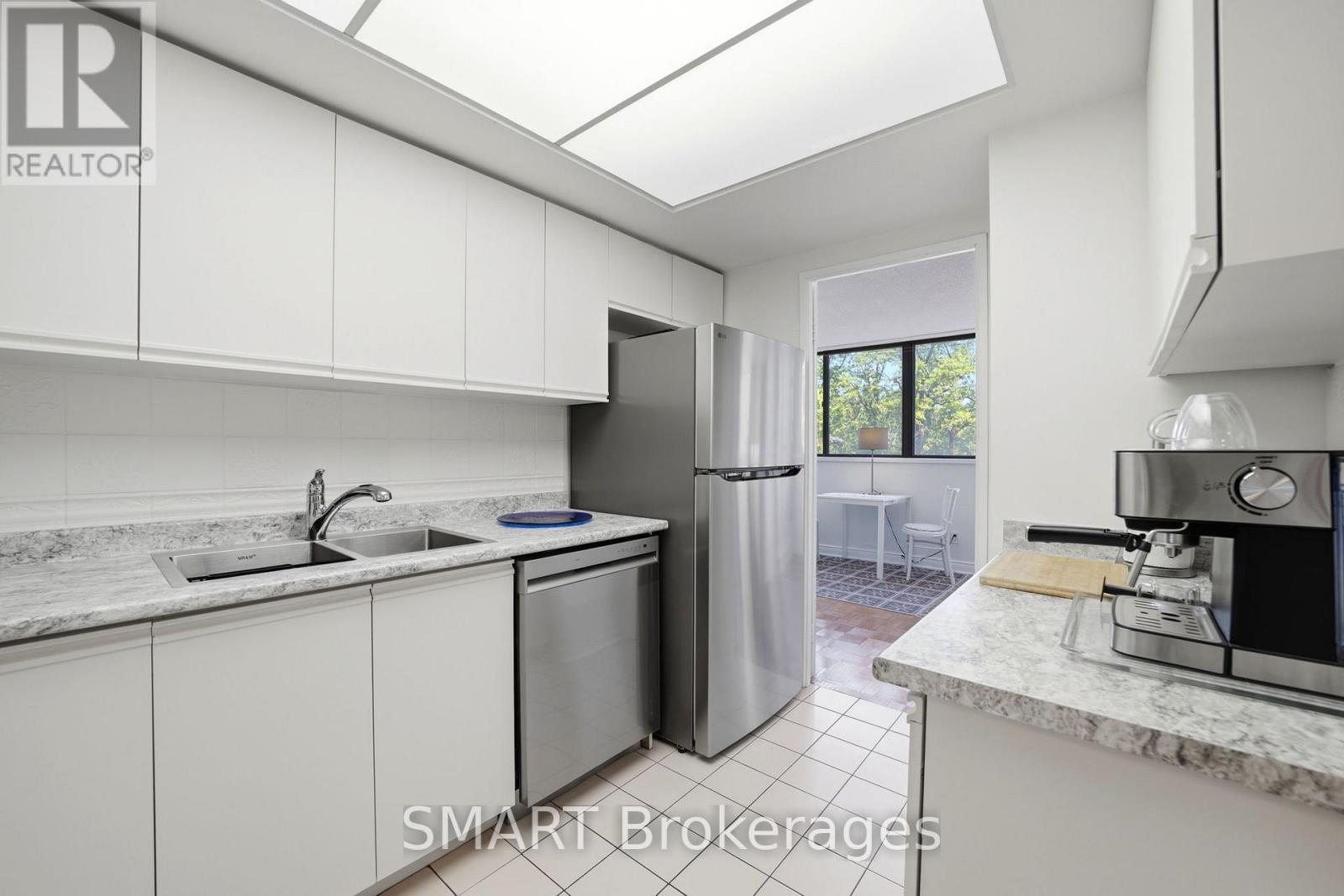 203 - 1111 Bough Beeches Boulevard Property Photo 13