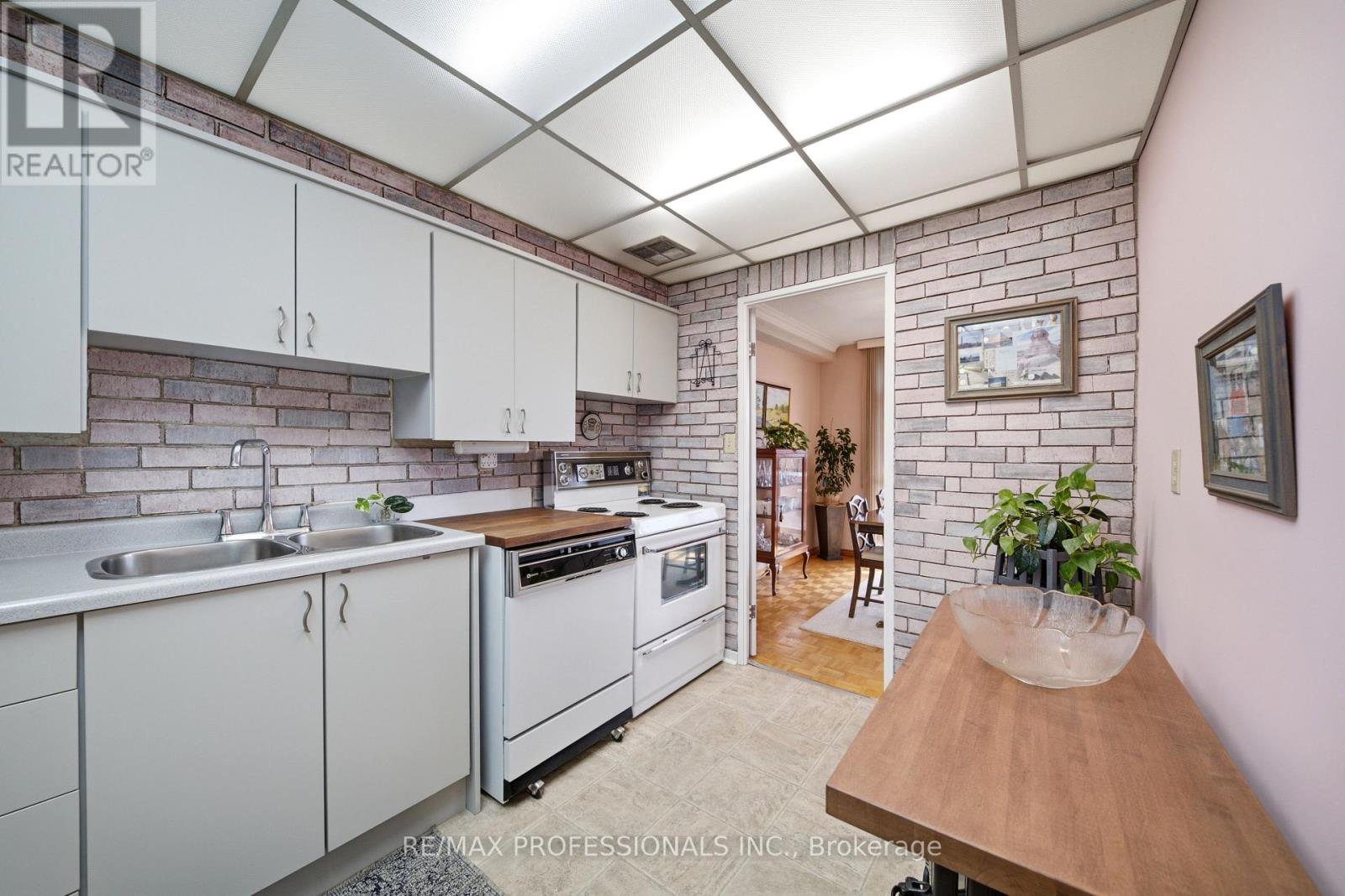 1208 - 11 Wincott Drive Property Photo 13