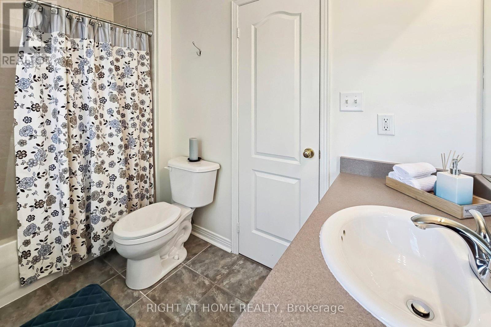 4263 Couples Crescent Property Photo 23