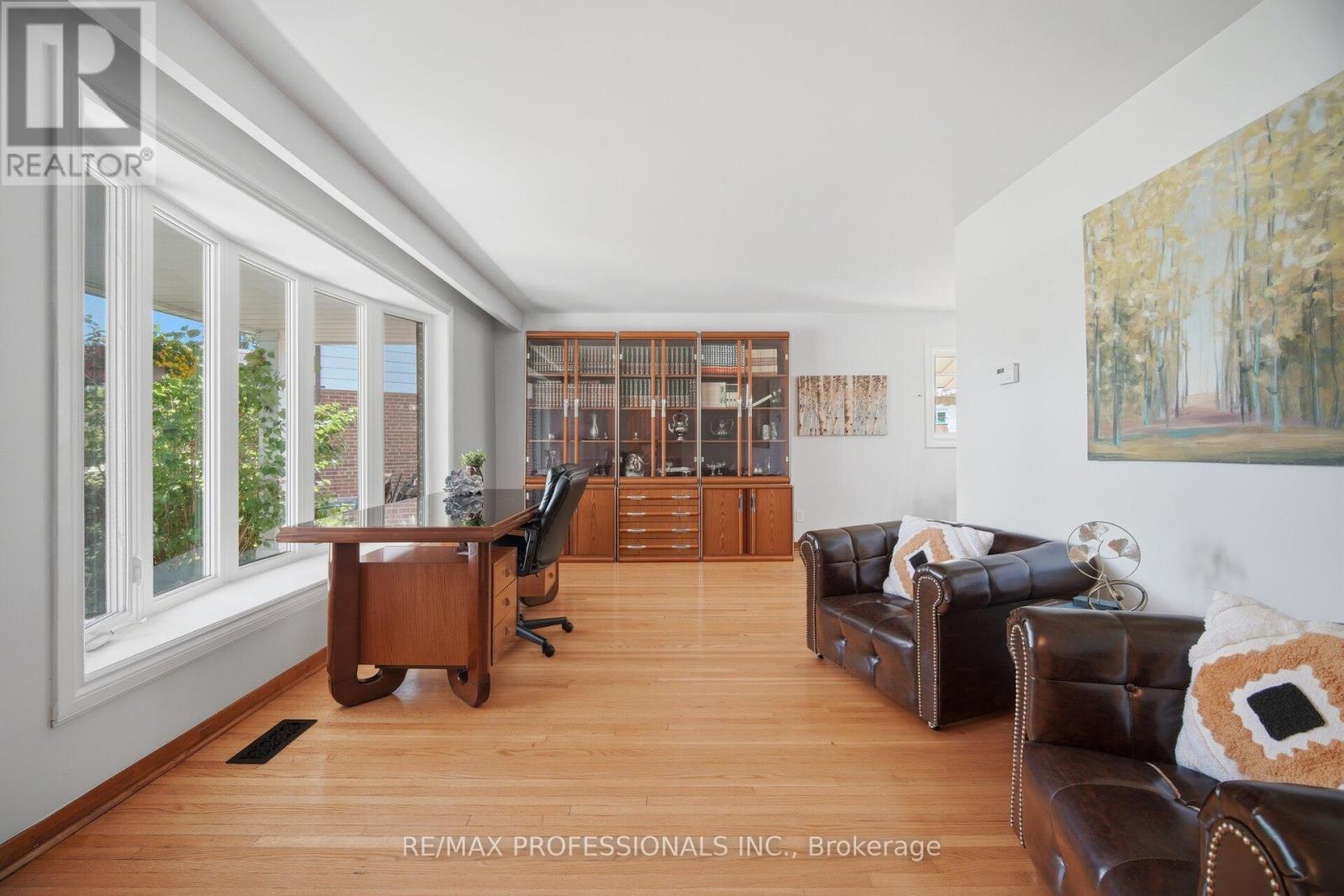 74 Ringway Crescent Property Photo 6