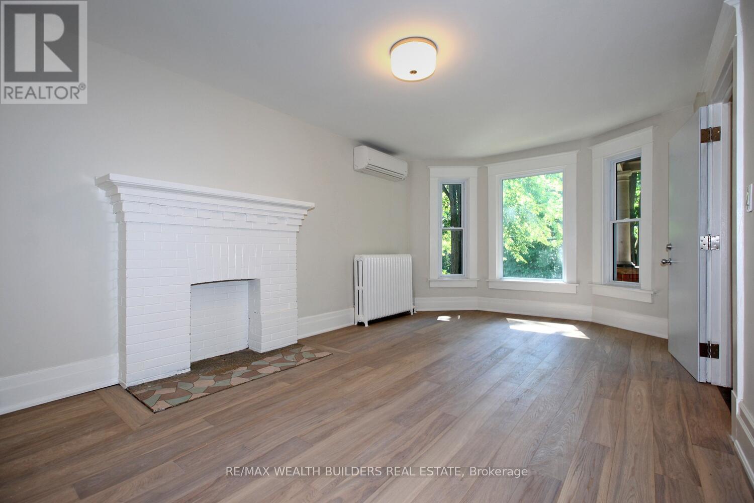 B - 163 Parkside Drive Property Photo 8
