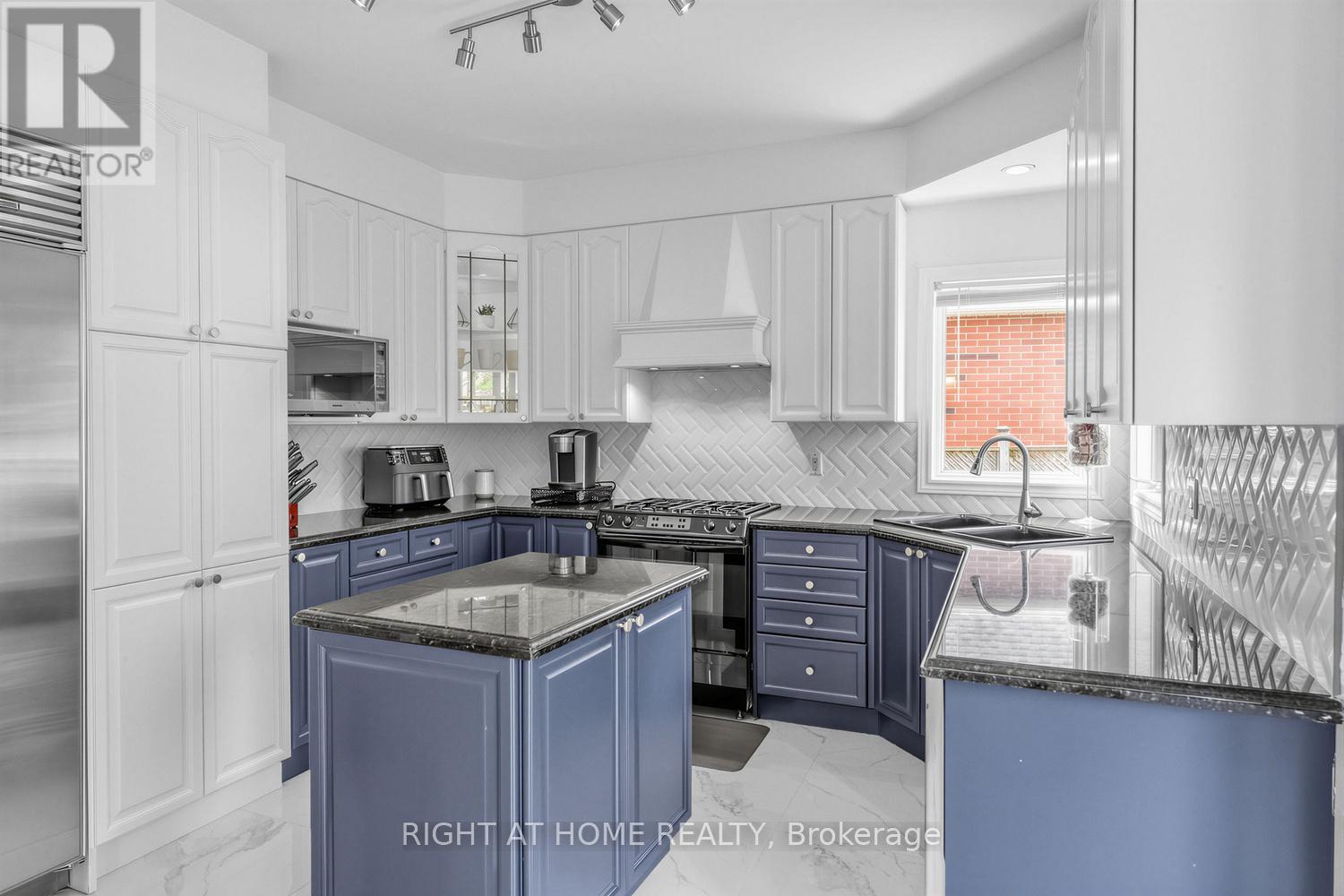 4145 Bonavista Crescent Property Photo 11