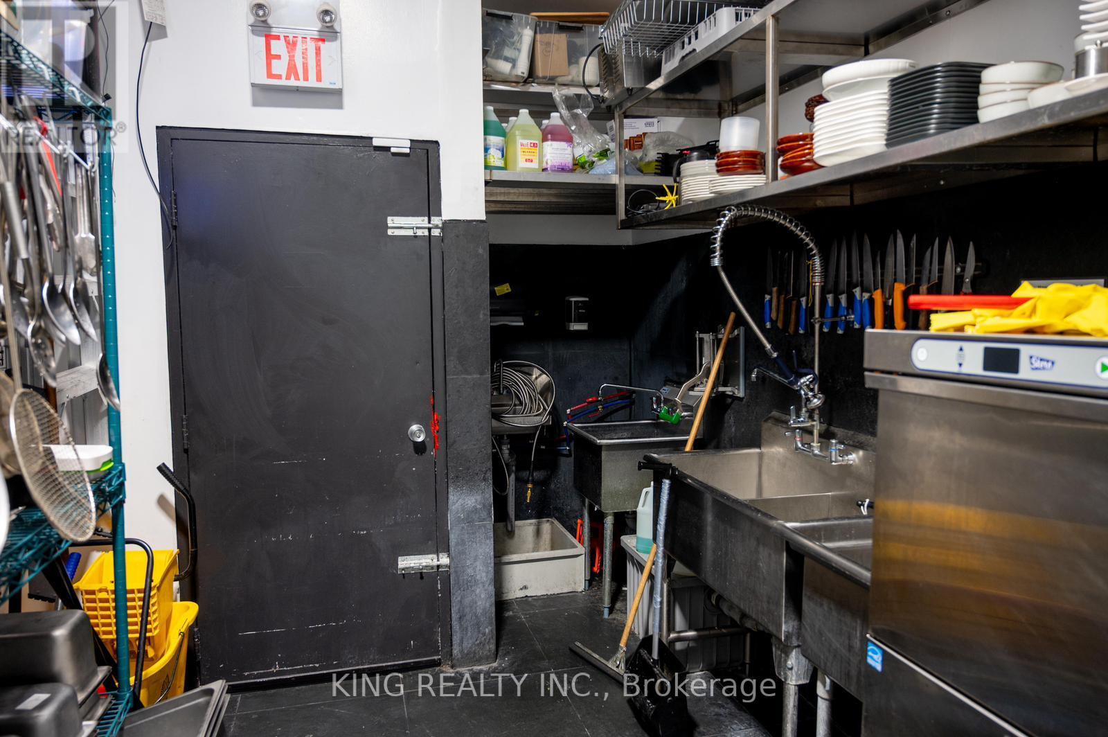 2712 Keele Street Property Photo 13