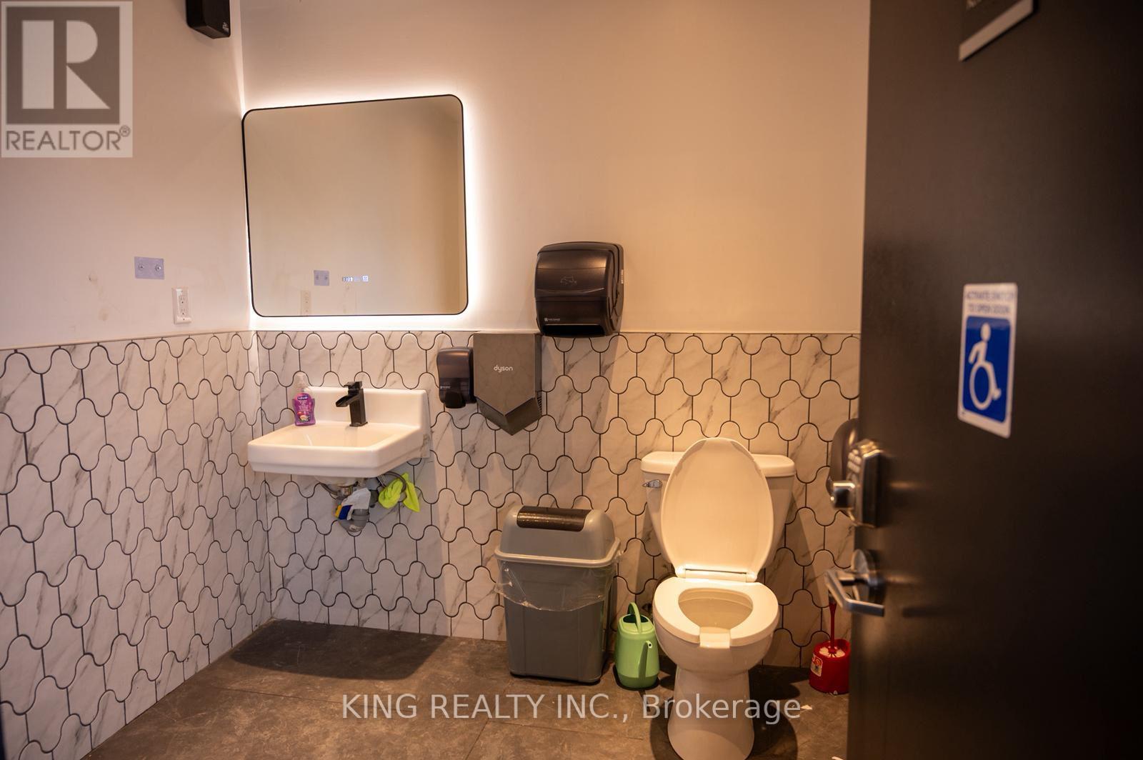 2712 Keele Street Property Photo 15