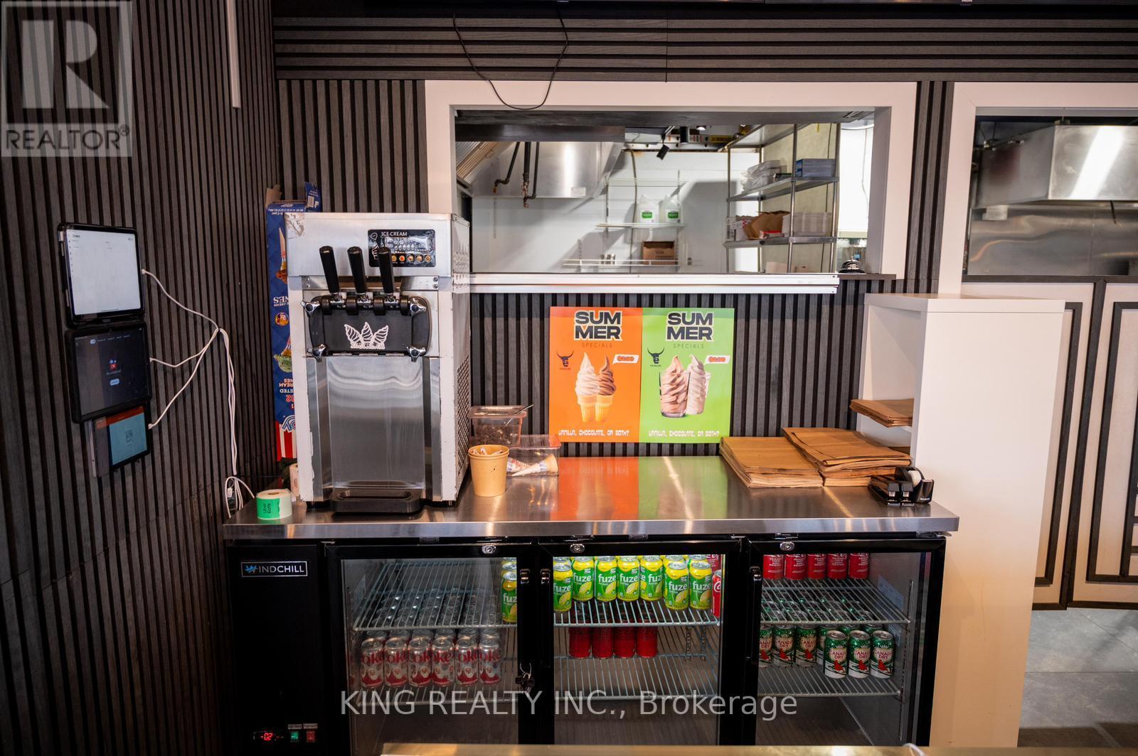 2712 Keele Street Property Photo 17