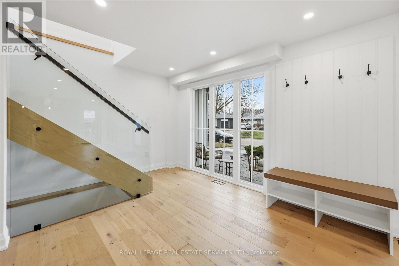 2212 Urwin Crescent Property Photo 19