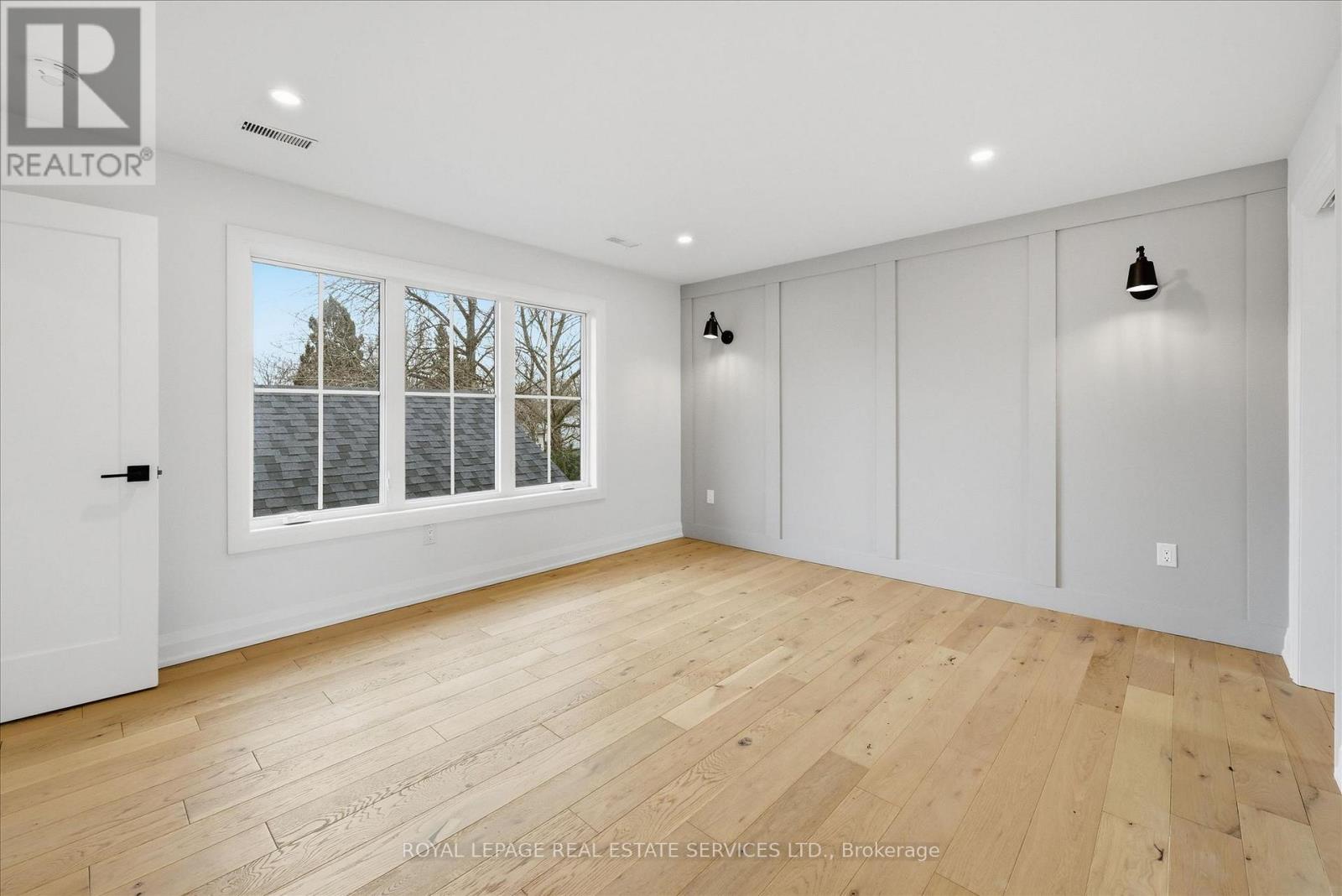 2212 Urwin Crescent Property Photo 21