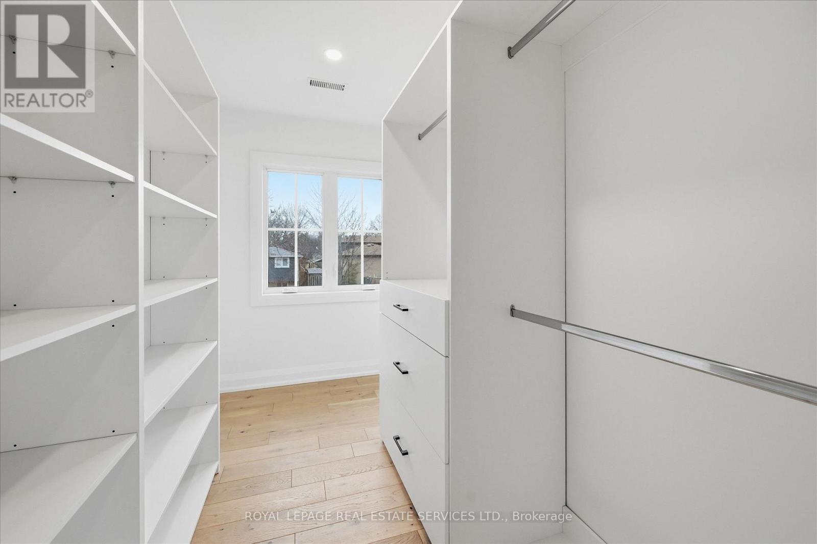 2212 Urwin Crescent Property Photo 23