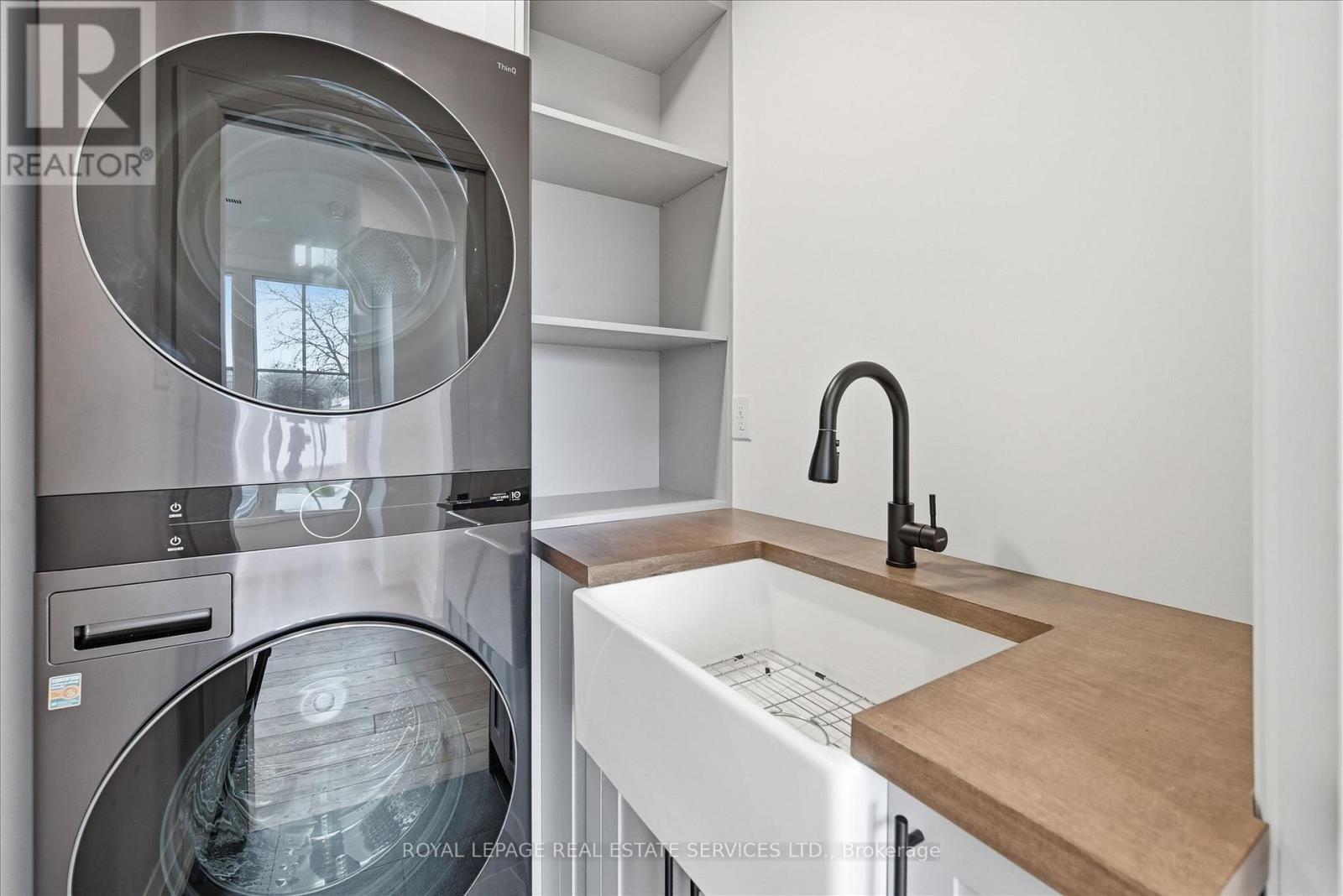 2212 Urwin Crescent Property Photo 26