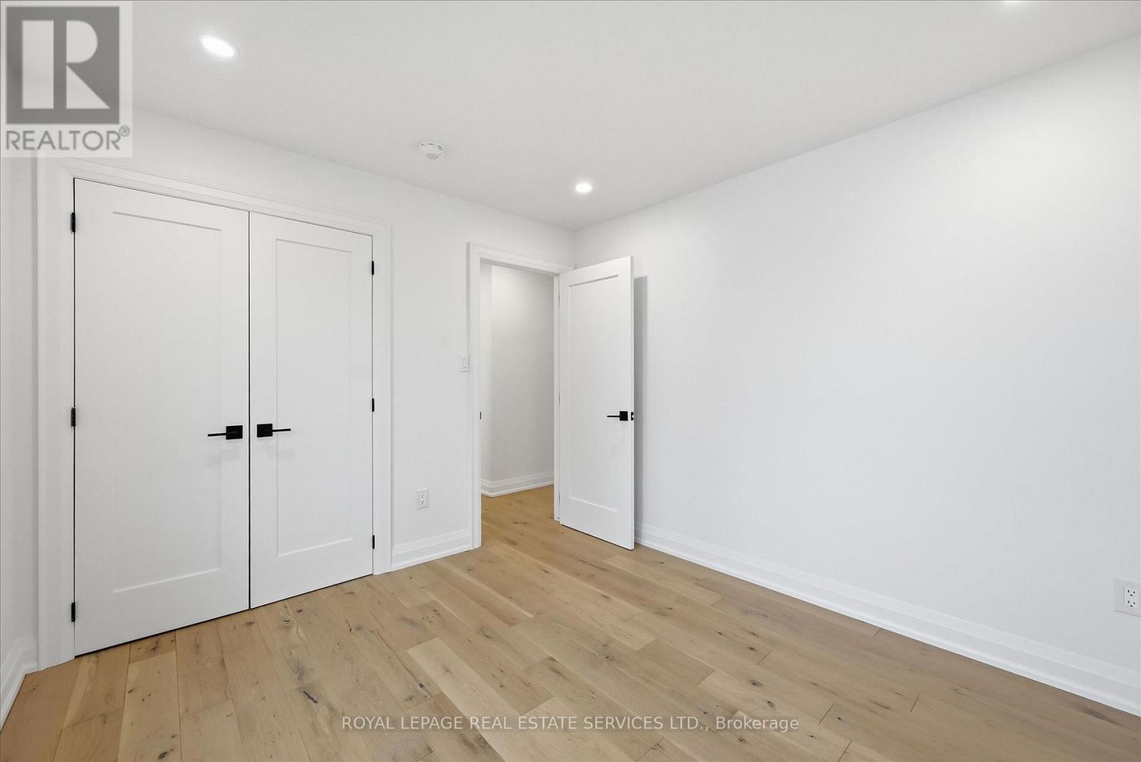 2212 Urwin Crescent Property Photo 32