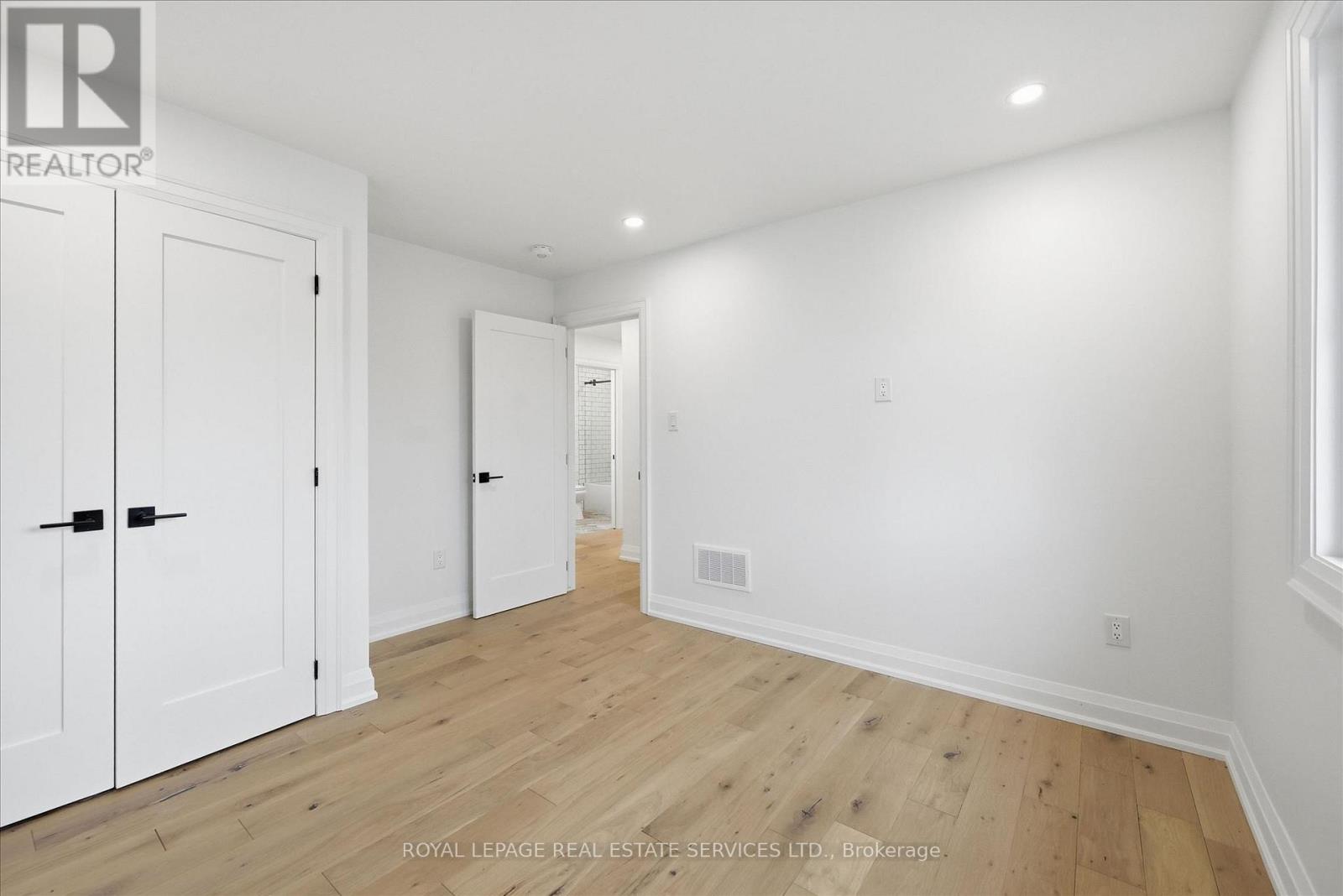 2212 Urwin Crescent Property Photo 37