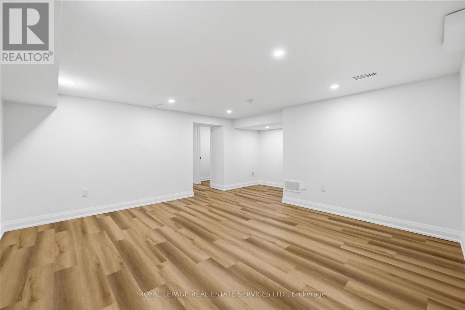 2212 Urwin Crescent Property Photo 39