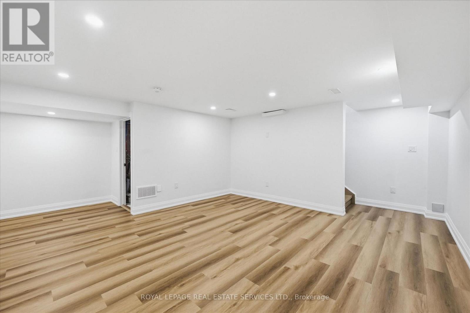 2212 Urwin Crescent Property Photo 40