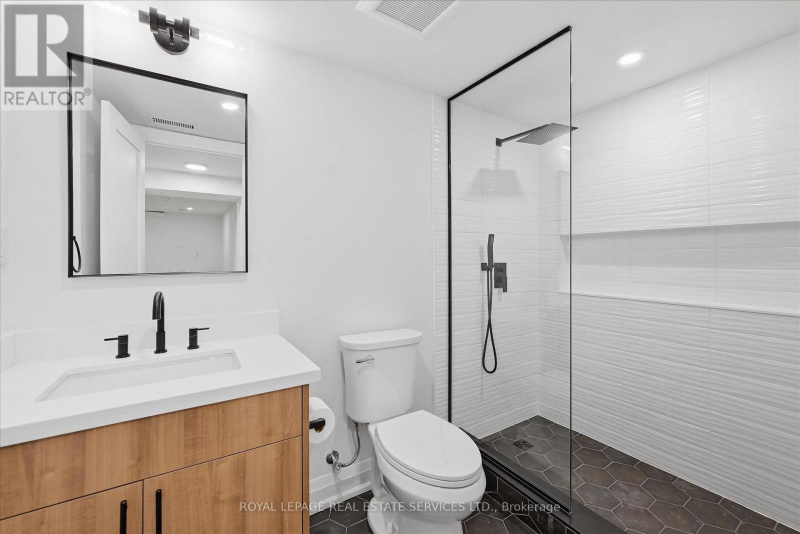 2212 Urwin Crescent Property Photo 42