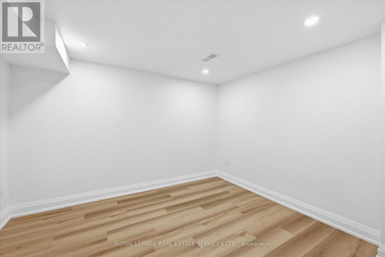 2212 Urwin Crescent Property Photo 43