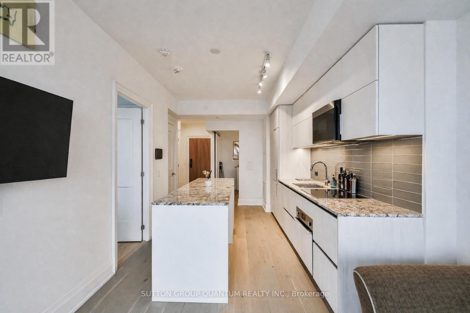 1009 - 21 Park Street E Property Photo 4