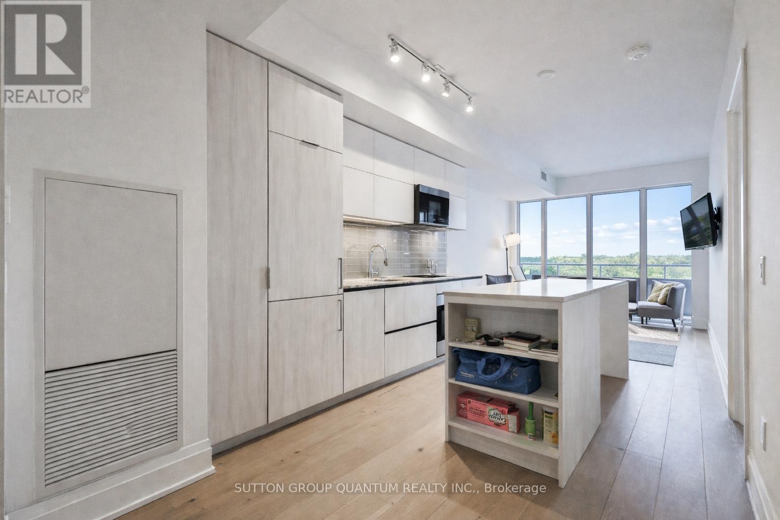 1009 - 21 Park Street E Property Photo 10