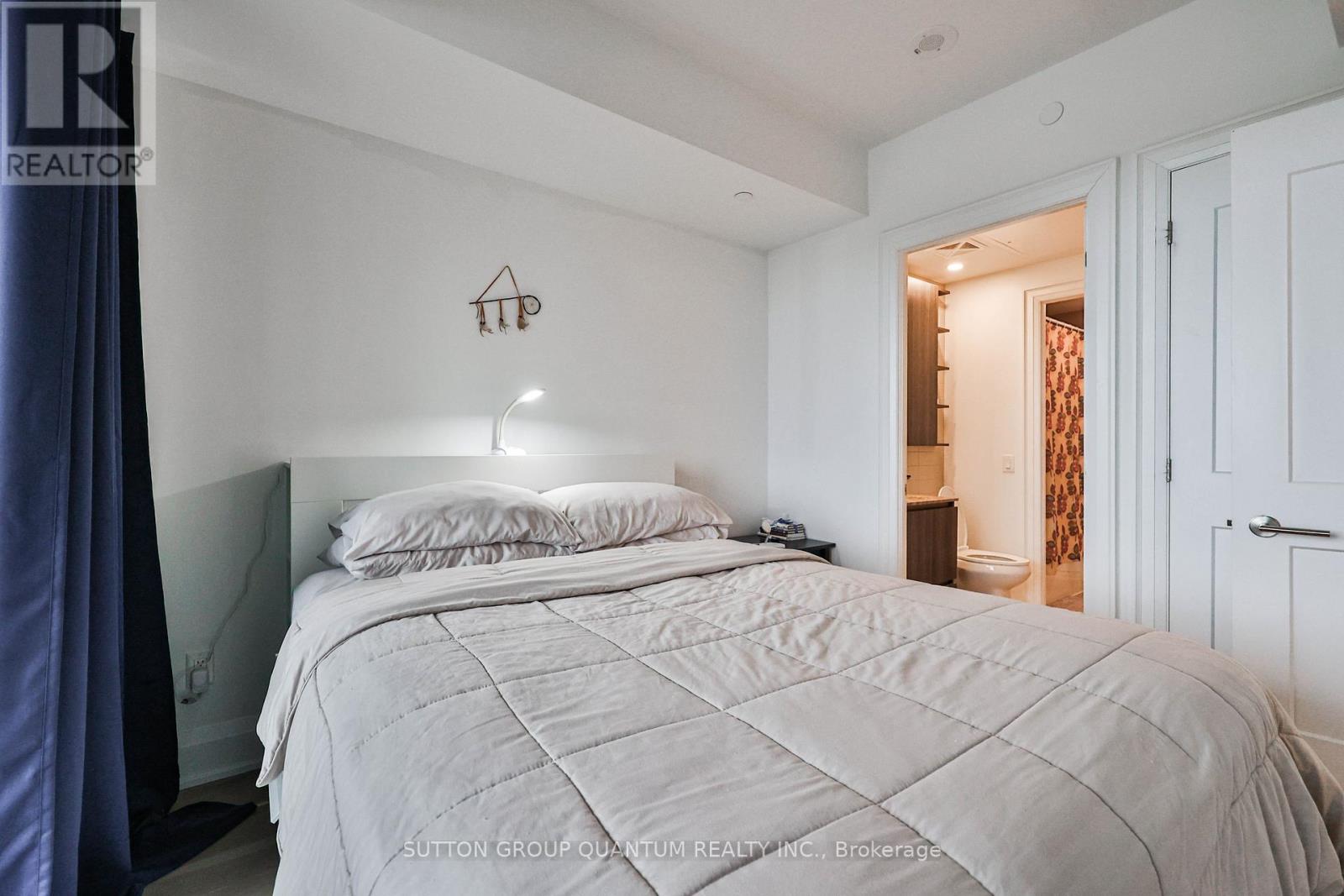 1009 - 21 Park Street E Property Photo 16