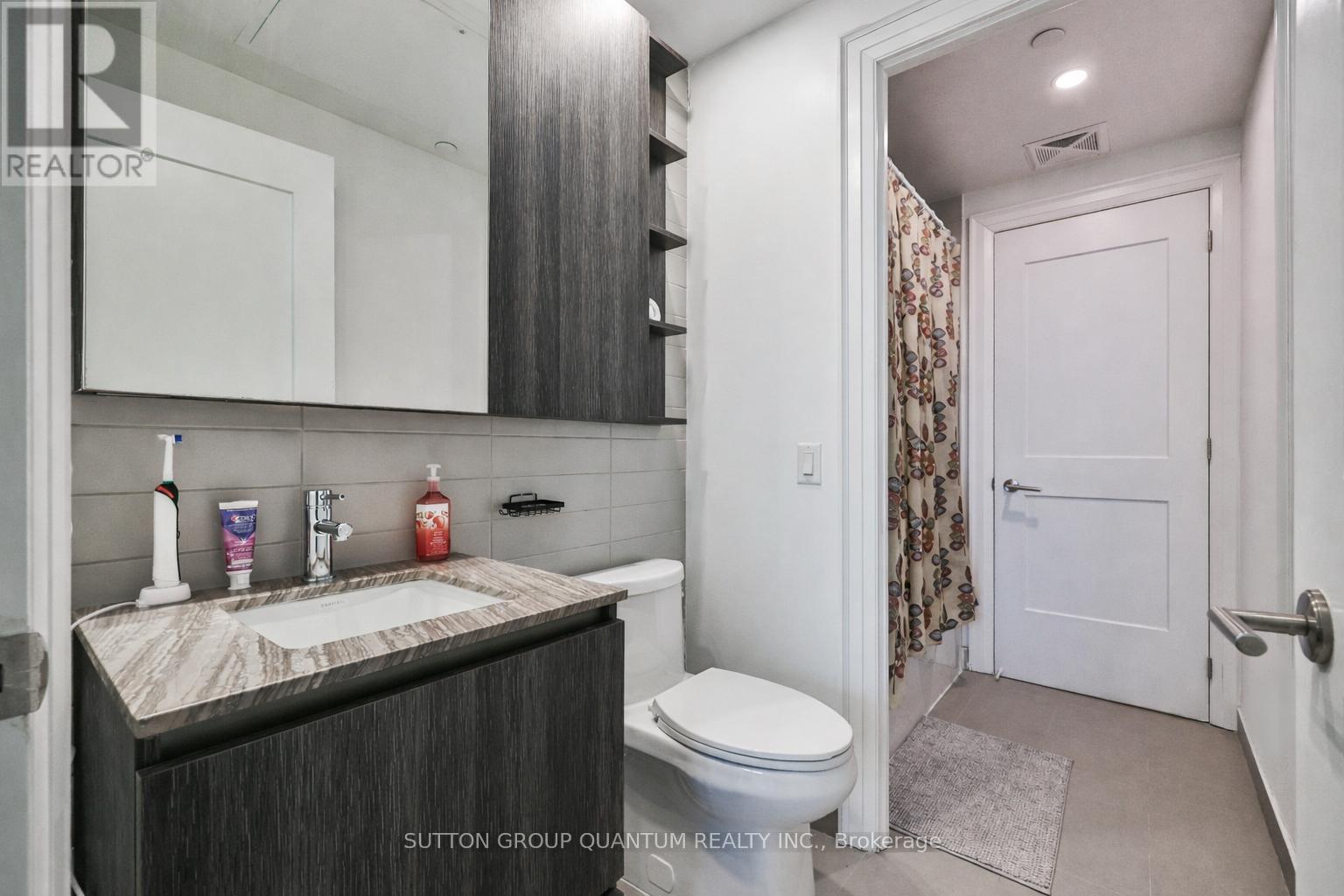 1009 - 21 Park Street E Property Photo 18