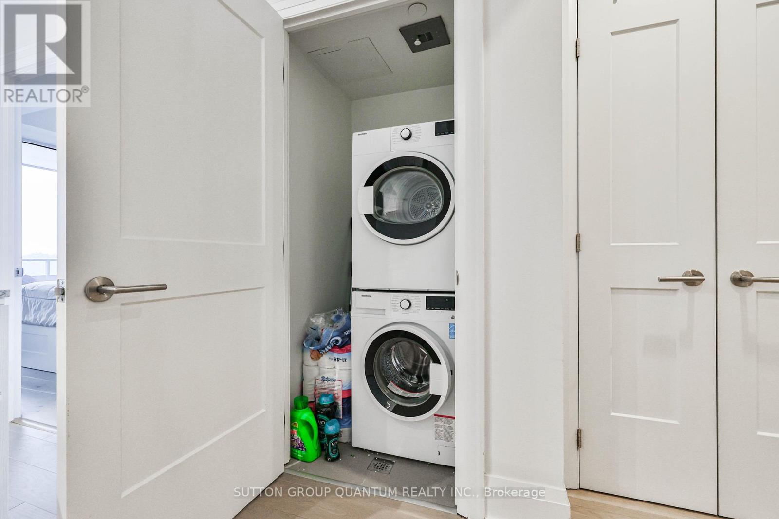 1009 - 21 Park Street E Property Photo 20