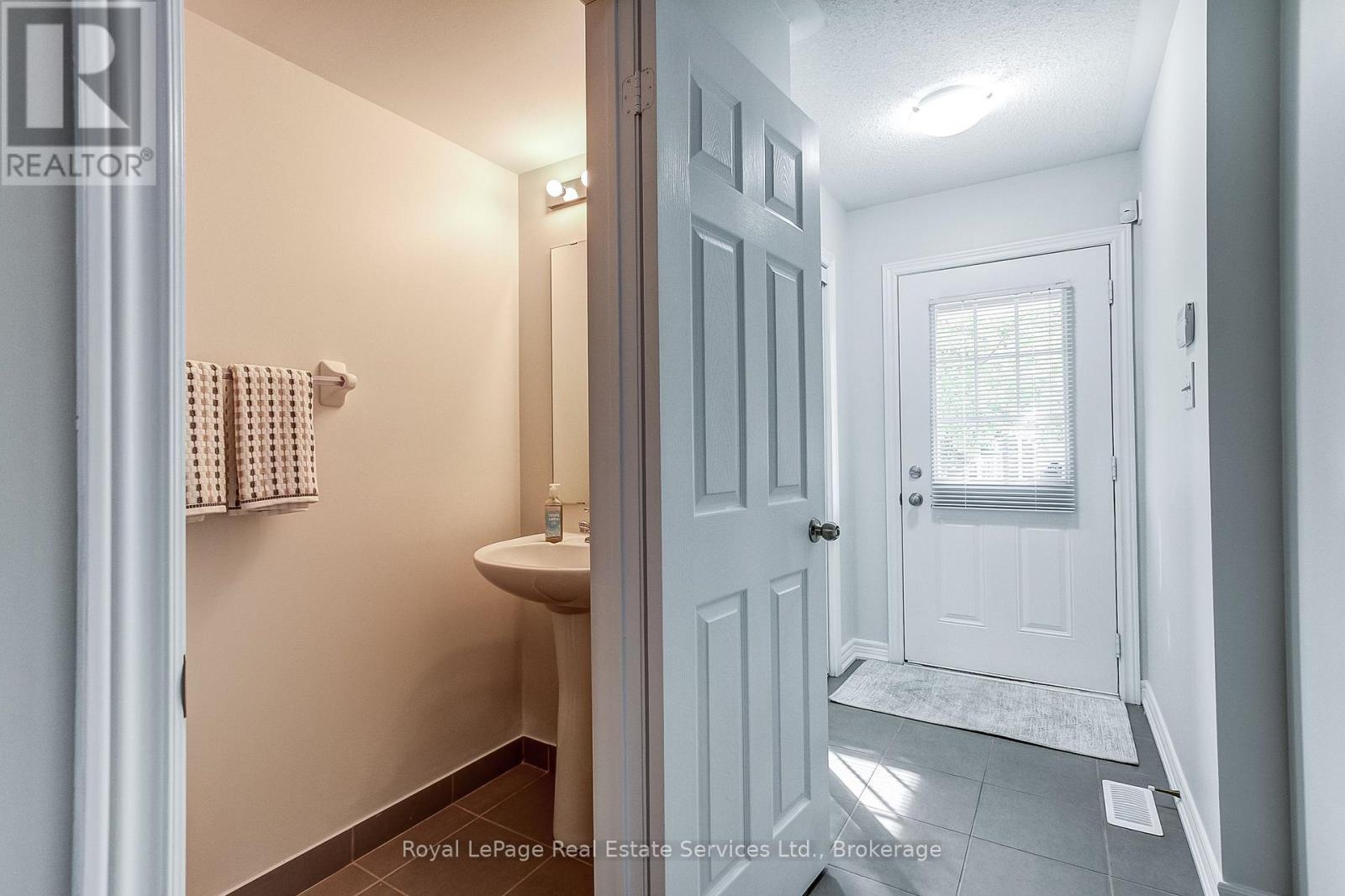 22 - 233 Duskywing Way Property Photo 5