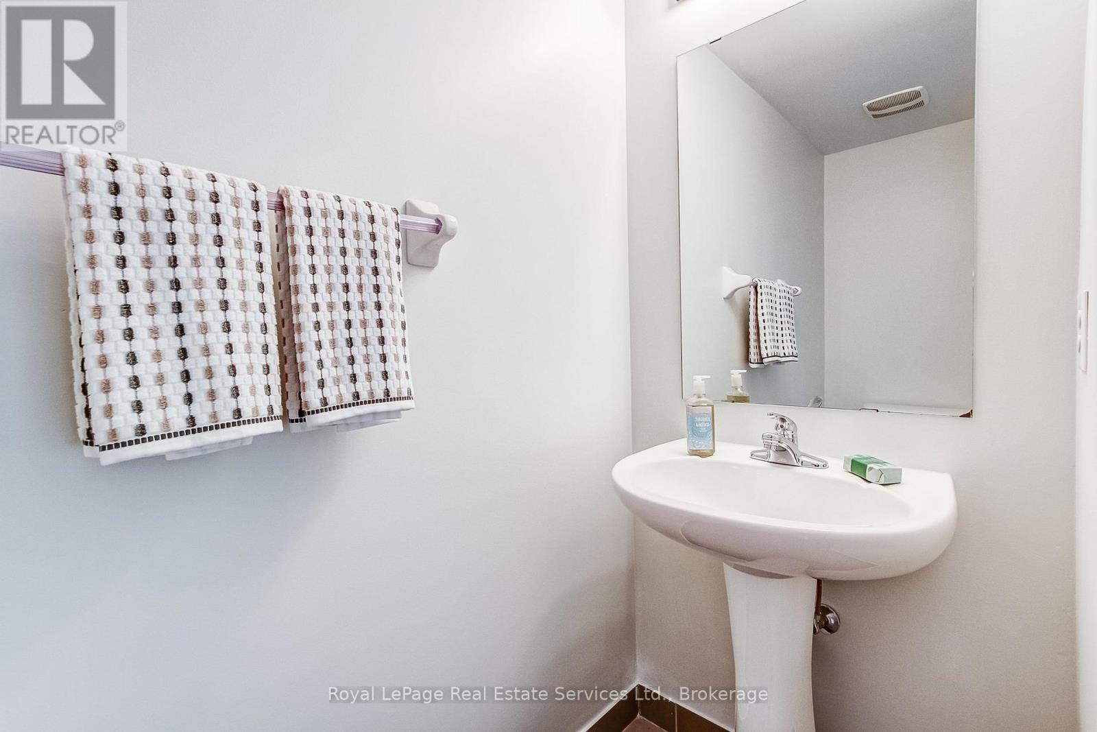 22 - 233 Duskywing Way Property Photo 6