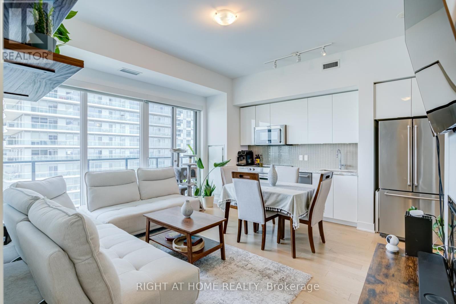 1413 - 30 Shore Breeze Drive Property Photo 11