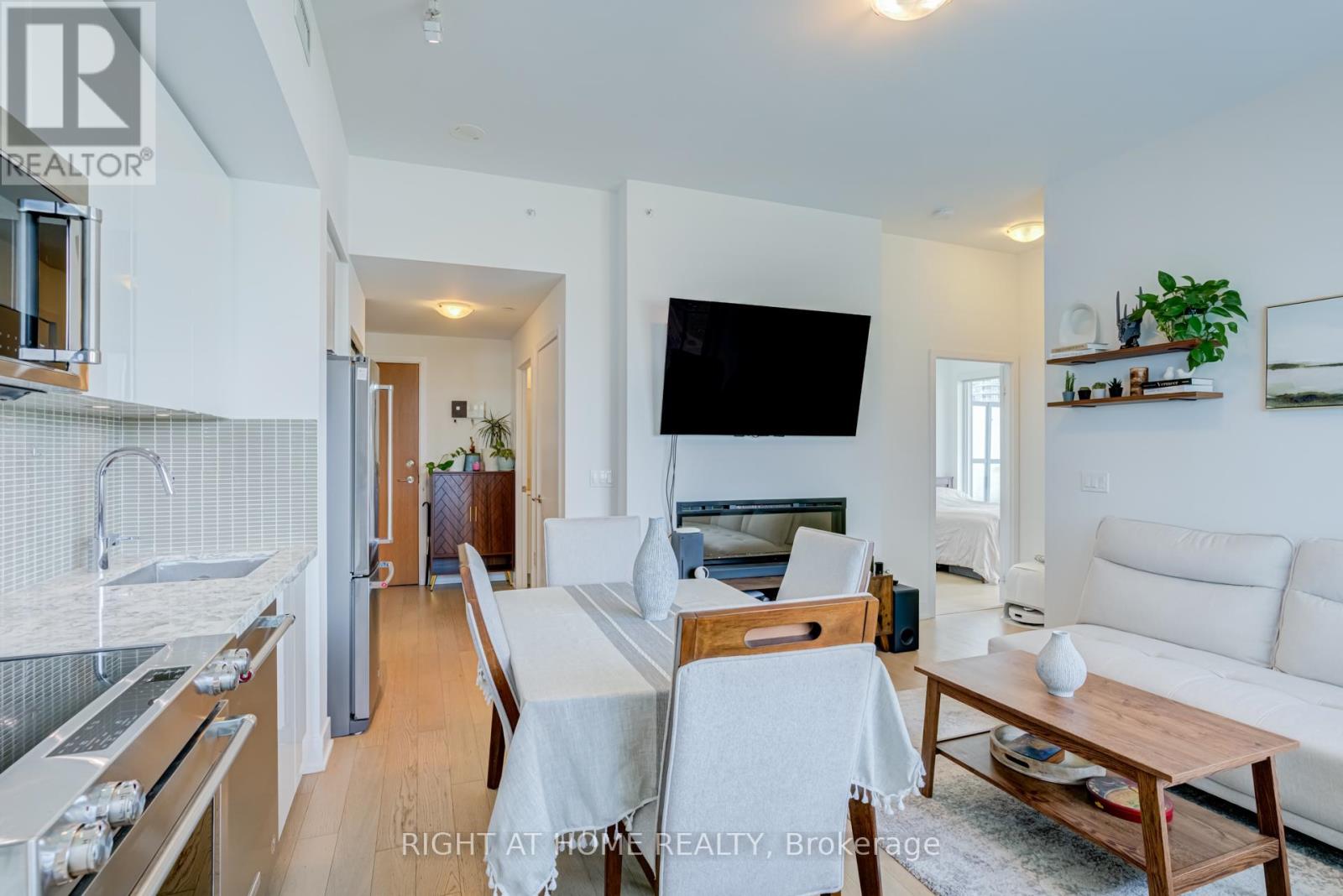 1413 - 30 Shore Breeze Drive Property Photo 12