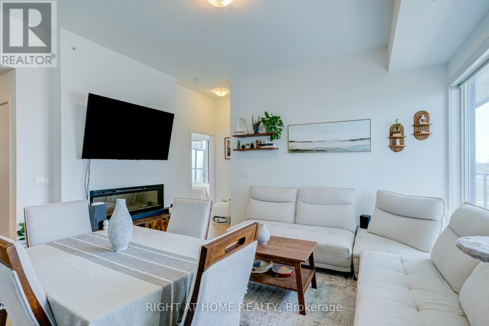 1413 - 30 Shore Breeze Drive Property Photo 14