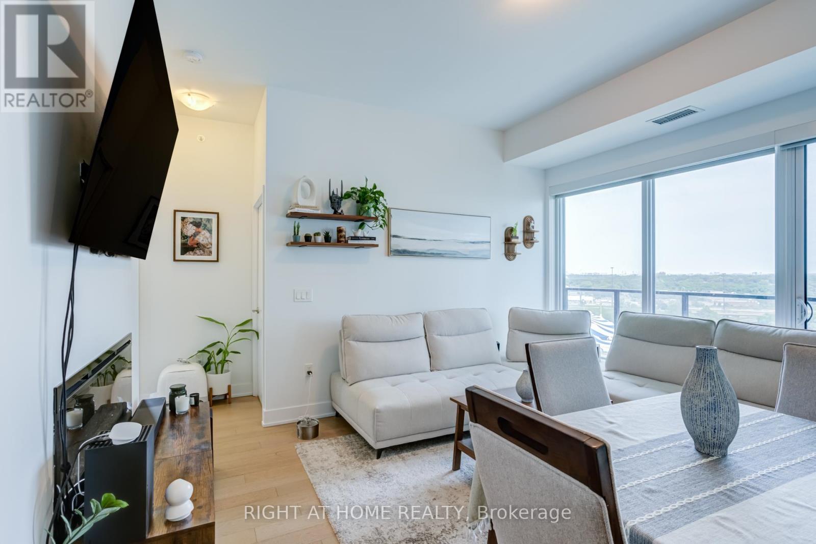 1413 - 30 Shore Breeze Drive Property Photo 15