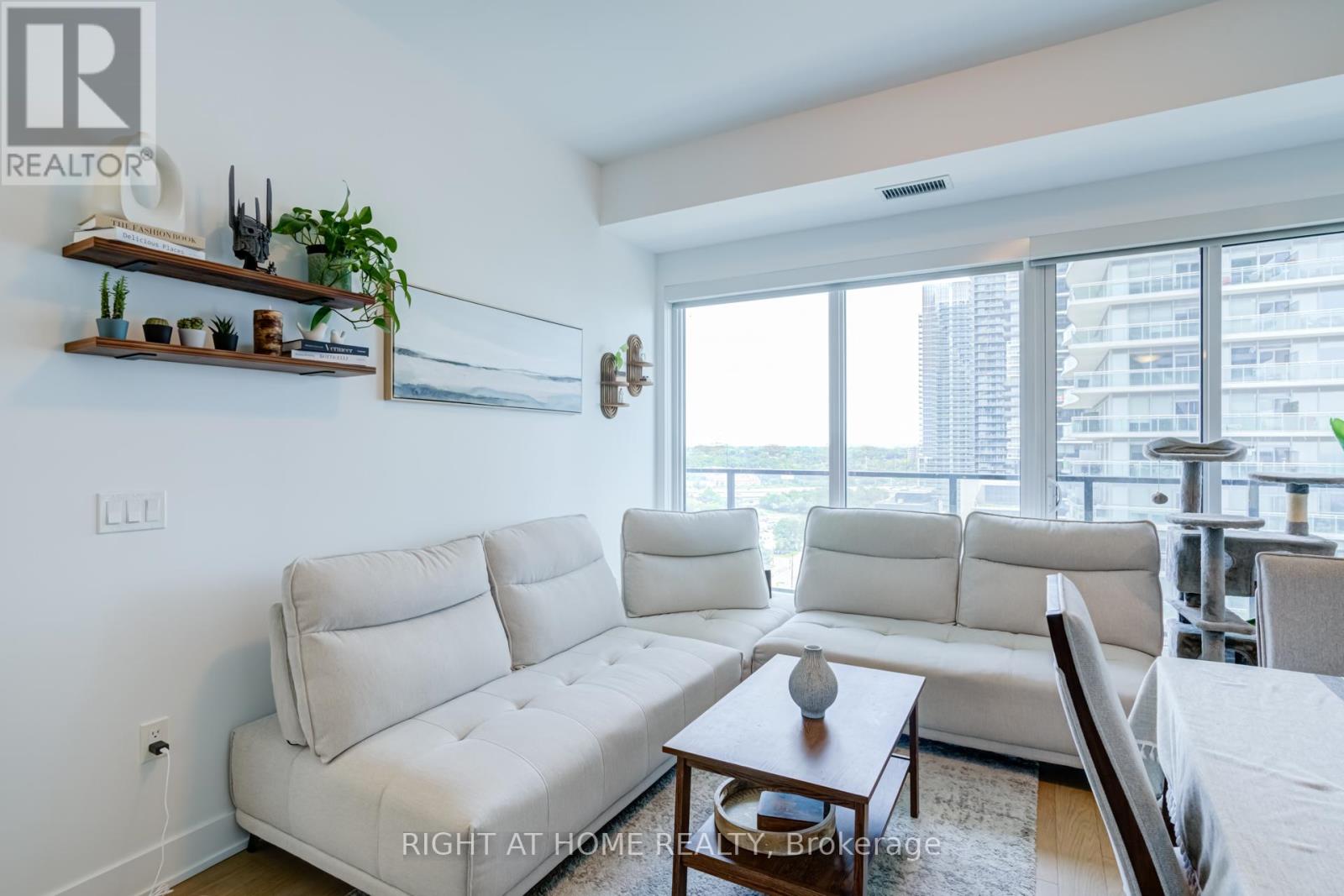 1413 - 30 Shore Breeze Drive Property Photo 16