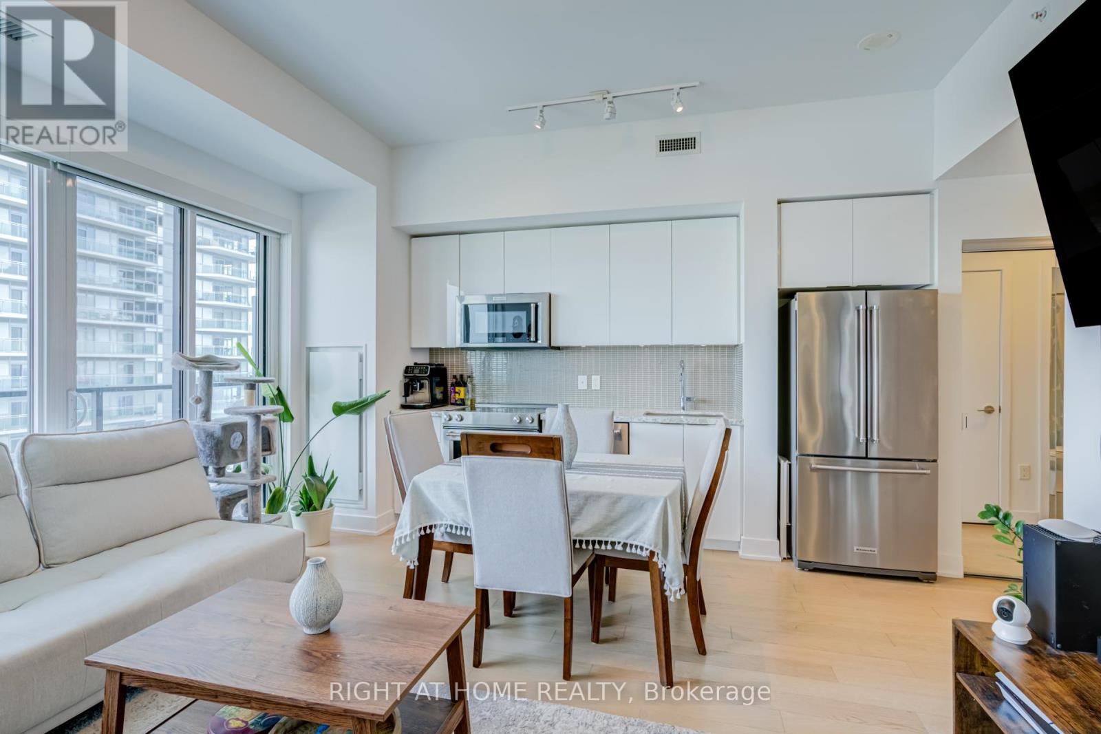 1413 - 30 Shore Breeze Drive Property Photo 17