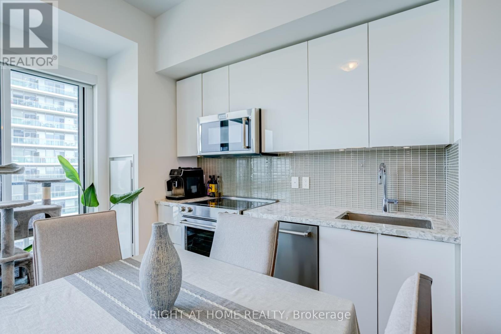 1413 - 30 Shore Breeze Drive Property Photo 19