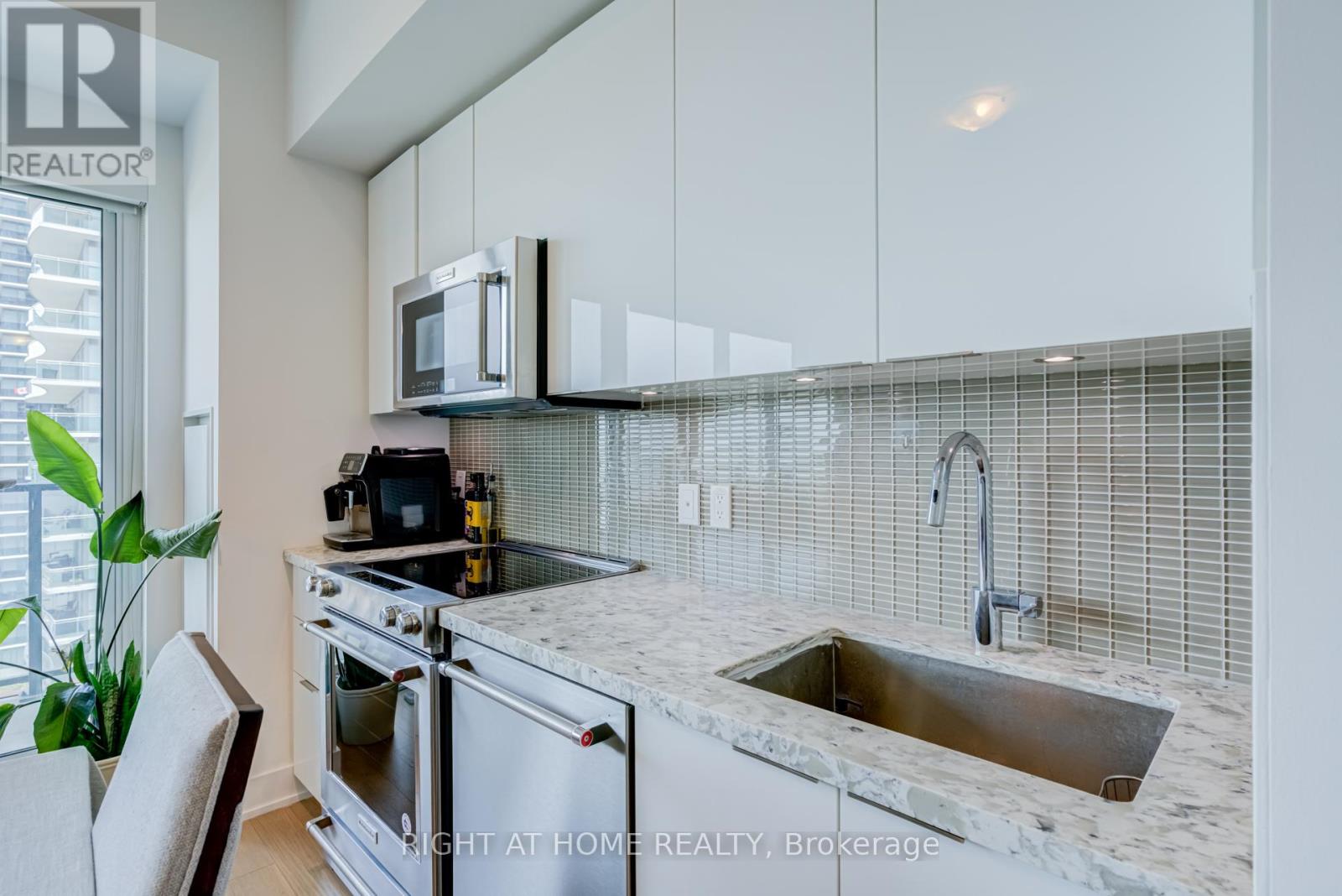 1413 - 30 Shore Breeze Drive Property Photo 21